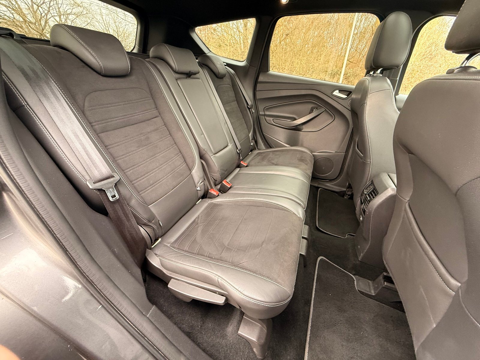 FORD Kuga II 2.0 TDCi 16V 4×4 Powershift 150 cv finition « st line »