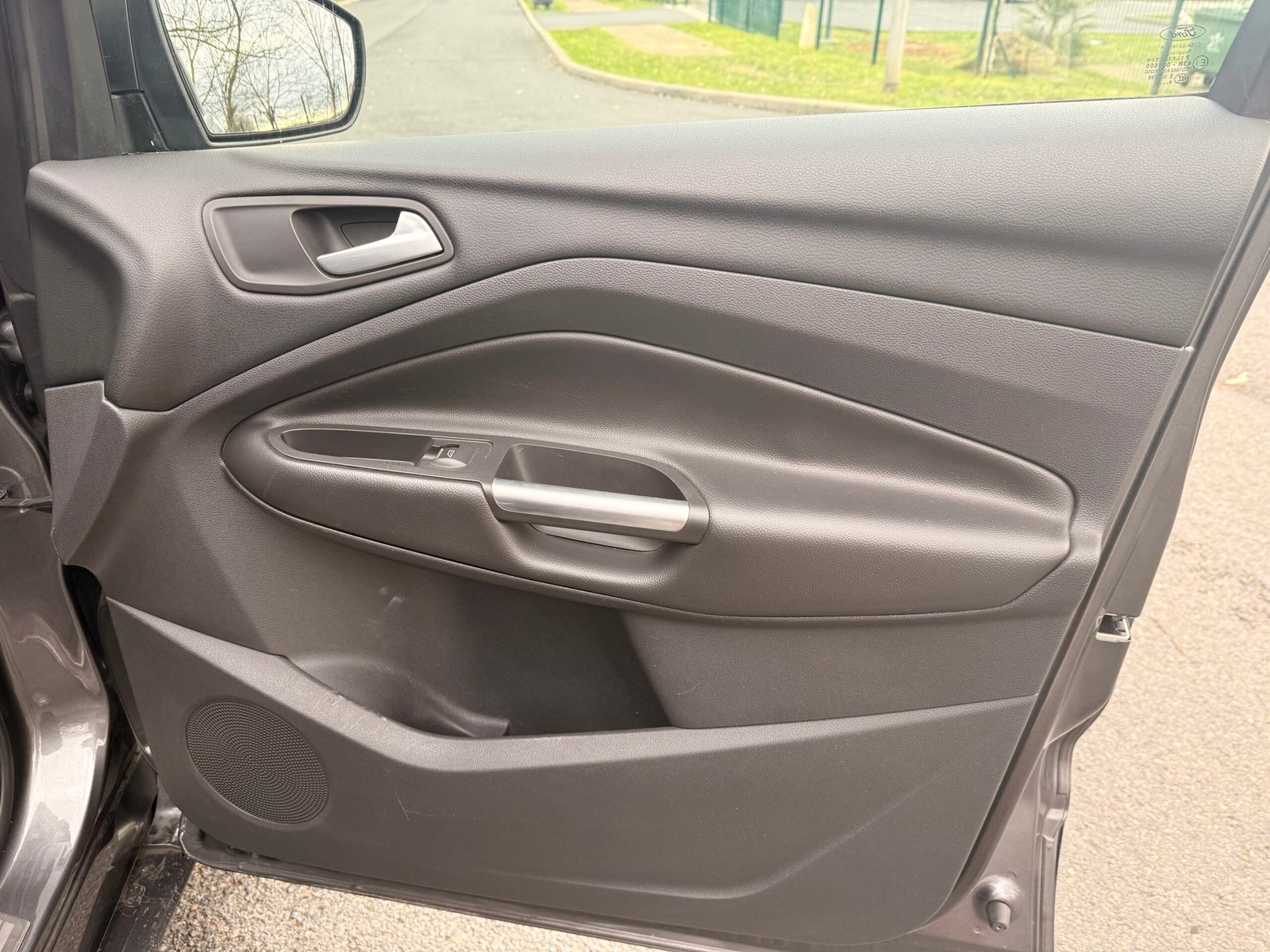 FORD Kuga II 2.0 TDCi 16V 4×4 Powershift 150 cv finition « st line »