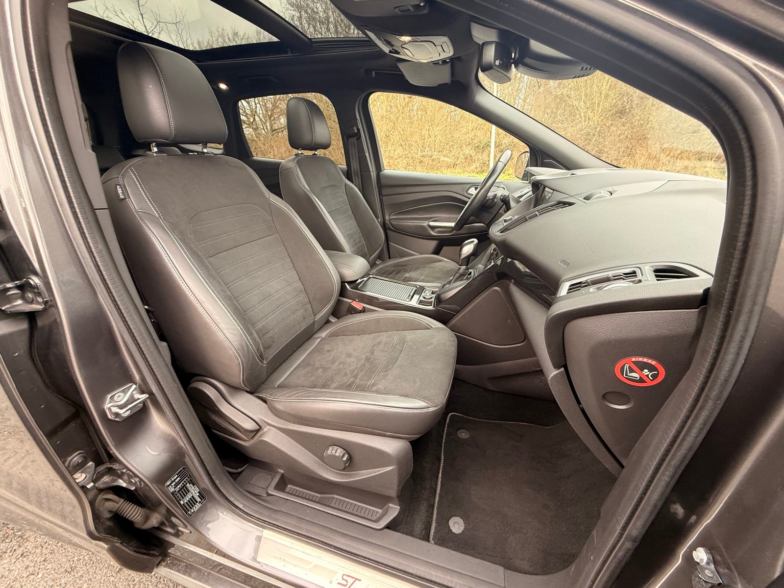 FORD Kuga II 2.0 TDCi 16V 4×4 Powershift 150 cv finition « st line »