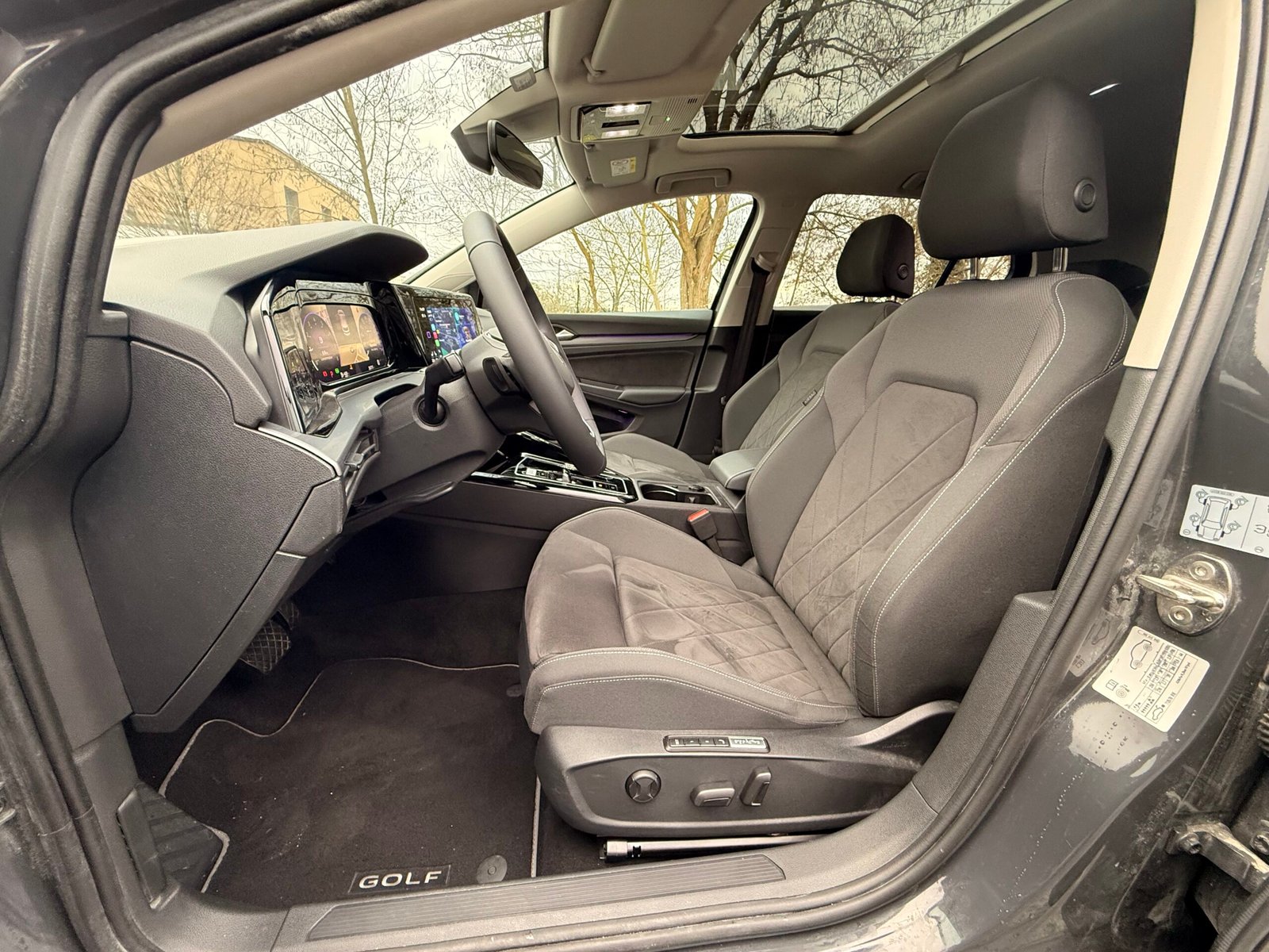 VOLKSWAGEN Golf VIII Hatchback 1.5 eTSi 16V BMT DSG7 131 cv Boîte auto Finition « Style »