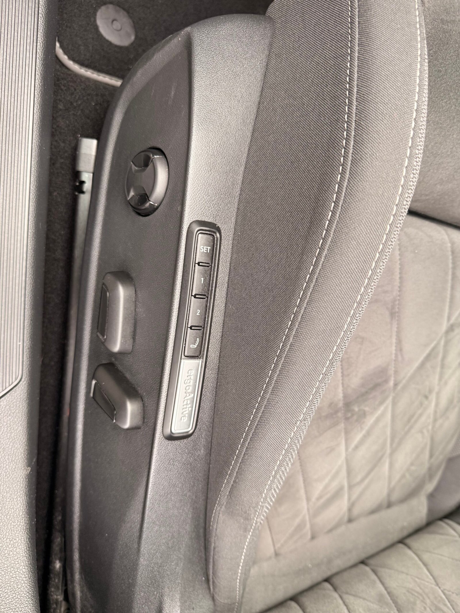 VOLKSWAGEN Golf VIII Hatchback 1.5 eTSi 16V BMT DSG7 131 cv Boîte auto Finition « Style »