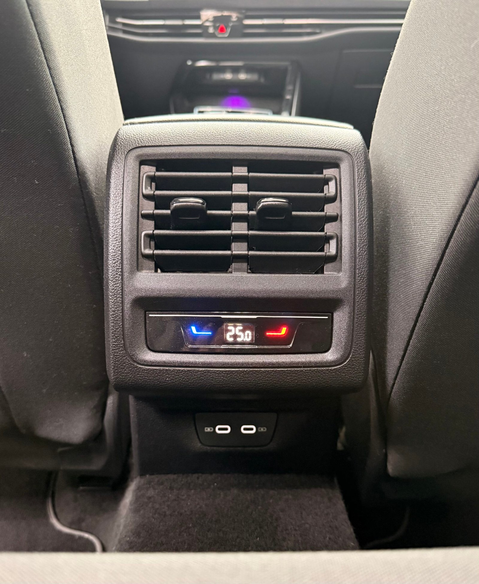 VOLKSWAGEN Golf VIII Hatchback 1.5 eTSi 16V BMT DSG7 131 cv Boîte auto Finition « Style »