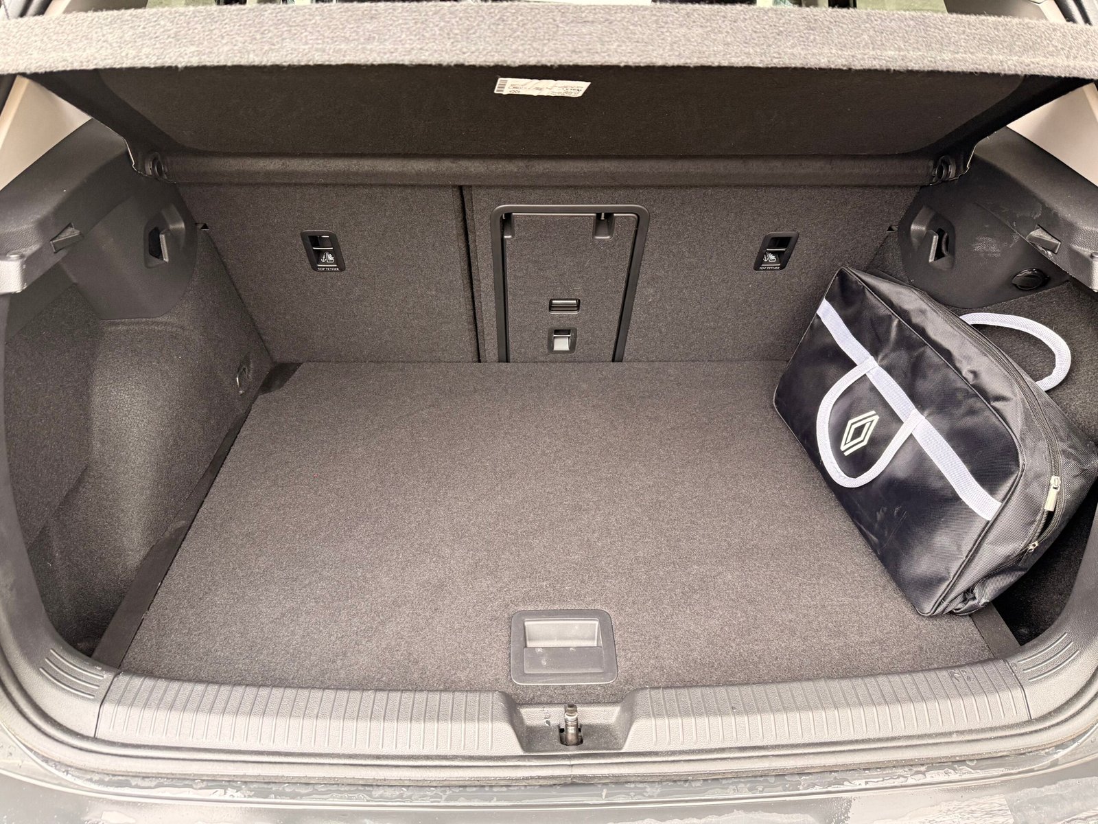 VOLKSWAGEN Golf VIII Hatchback 1.5 eTSi 16V BMT DSG7 131 cv Boîte auto Finition « Style »