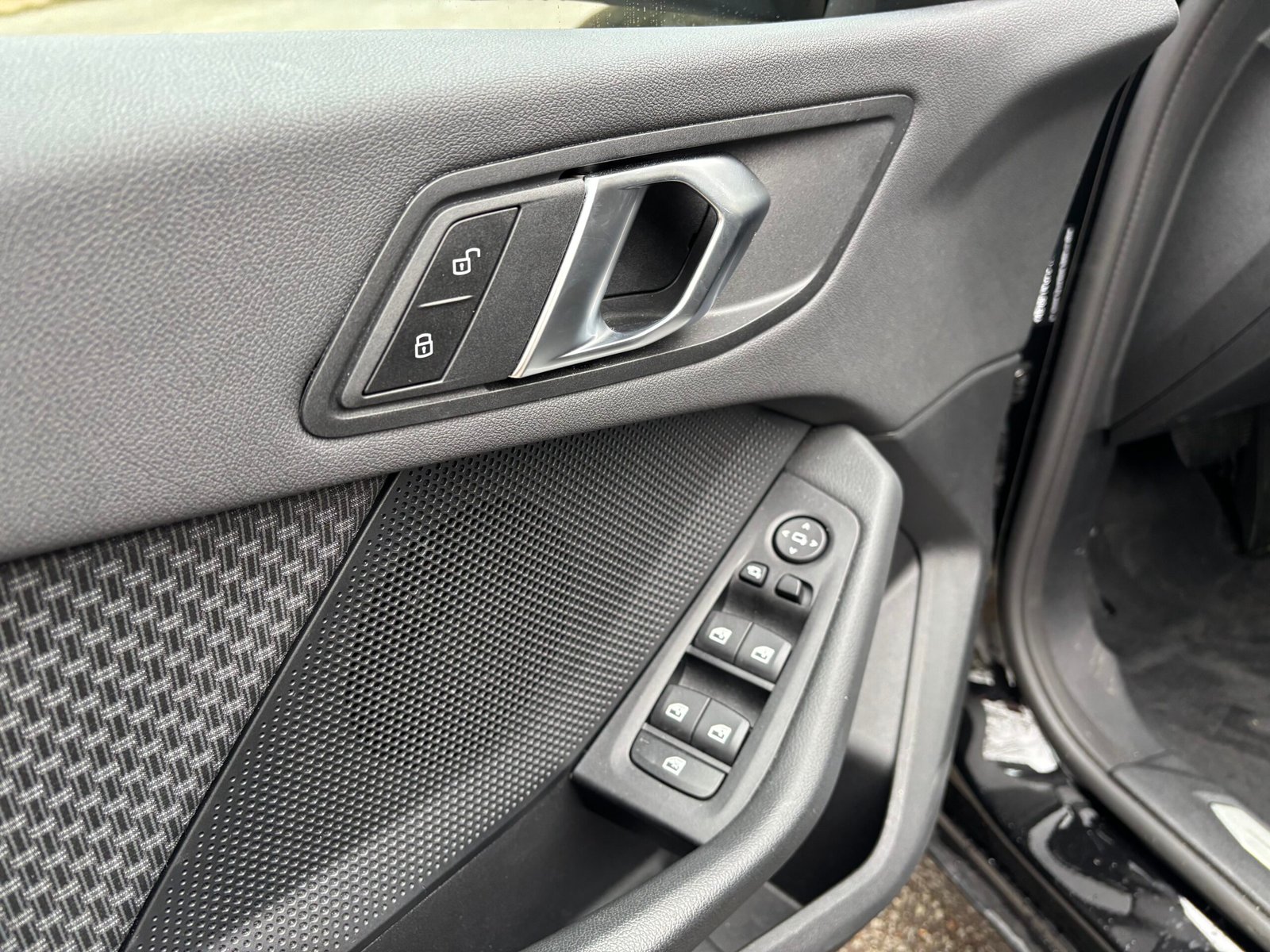 BMW Série 1 (F40) 118i DCT7 136 cv Business Design