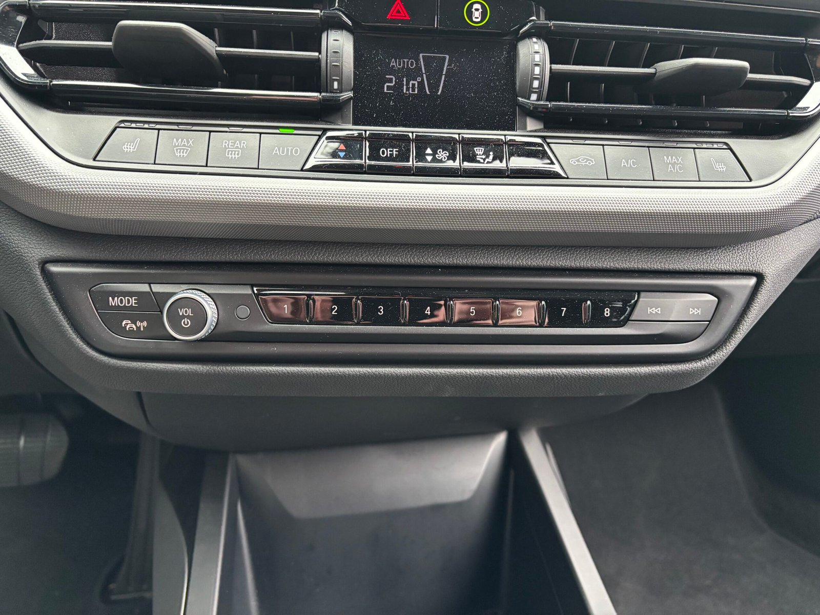 BMW Série 1 (F40) 118i DCT7 136 cv Business Design