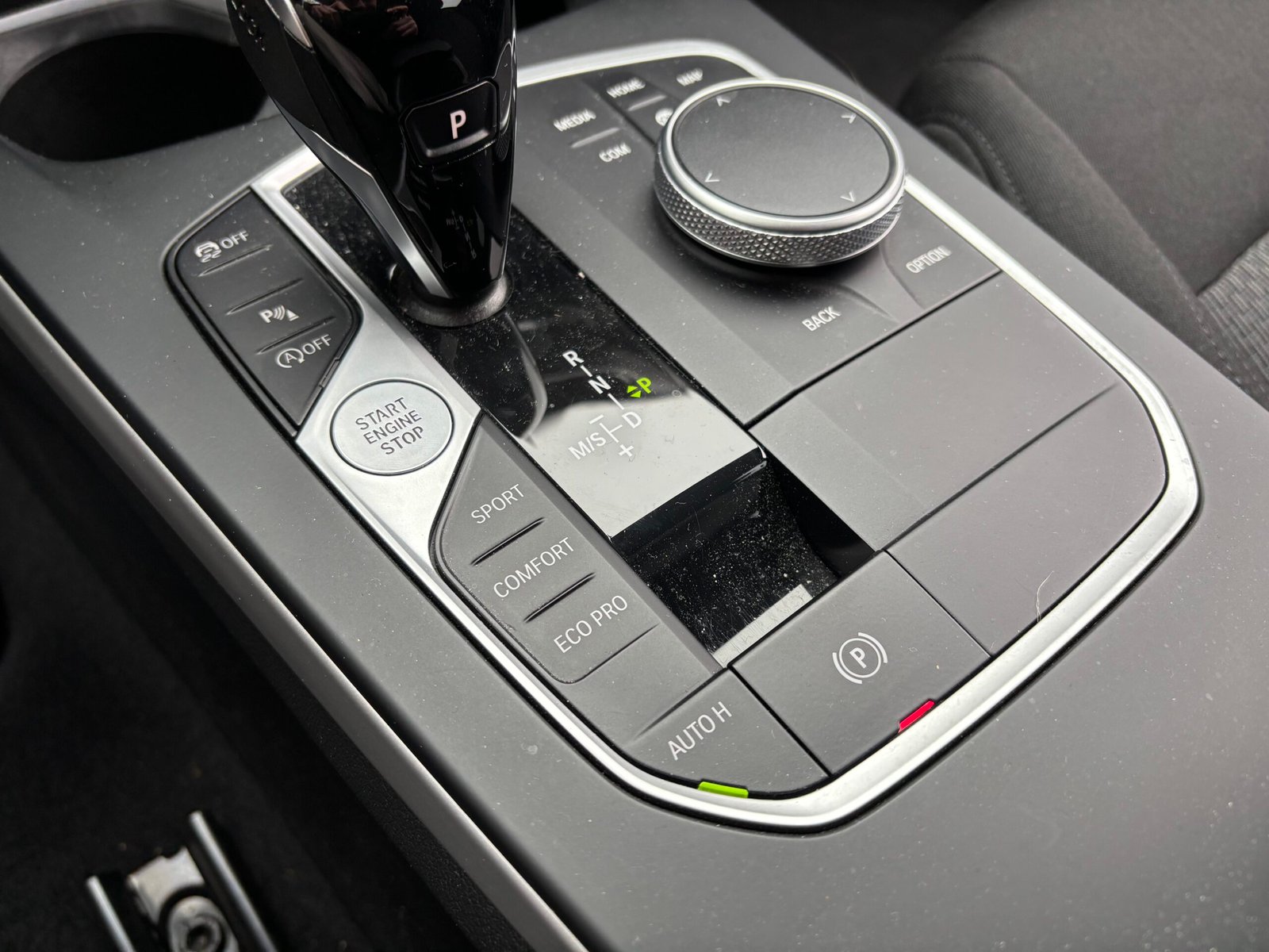 BMW Série 1 (F40) 118i DCT7 136 cv Business Design