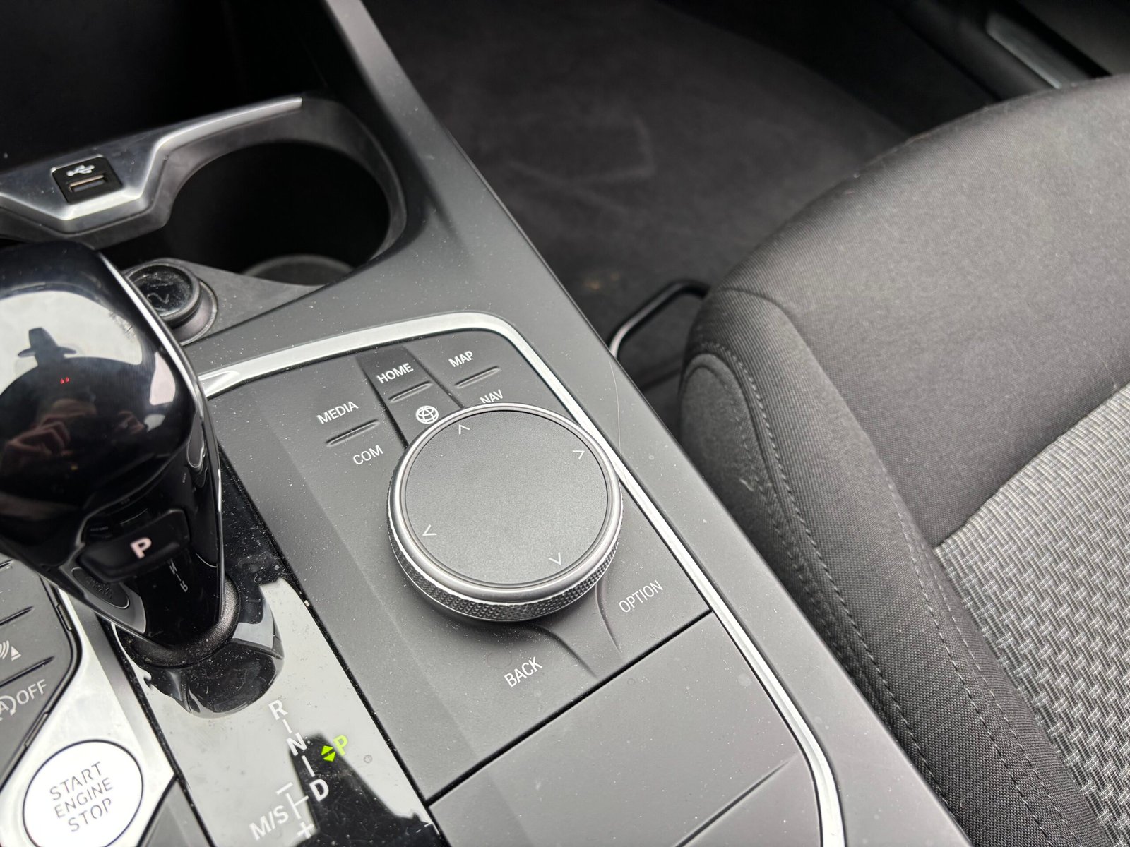 BMW Série 1 (F40) 118i DCT7 136 cv Business Design