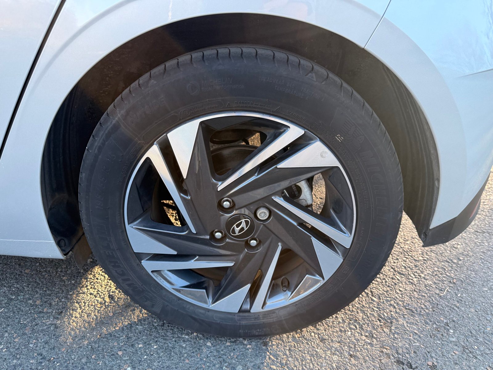 HYUNDAI i20 III 1.0 Hybrid 100 cv finition « intuitive »