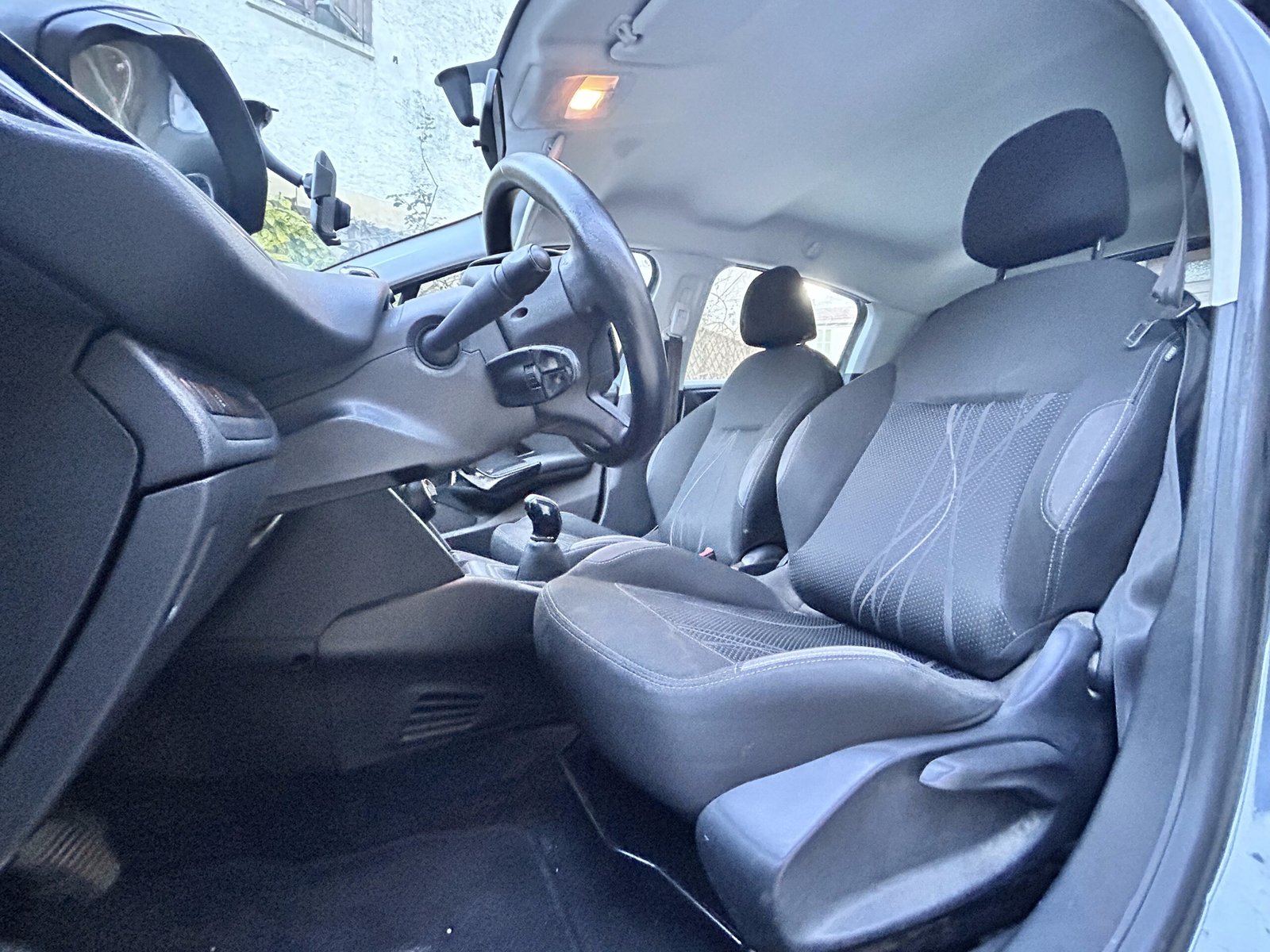 PEUGEOT 208 1.4 HDI 68 ch