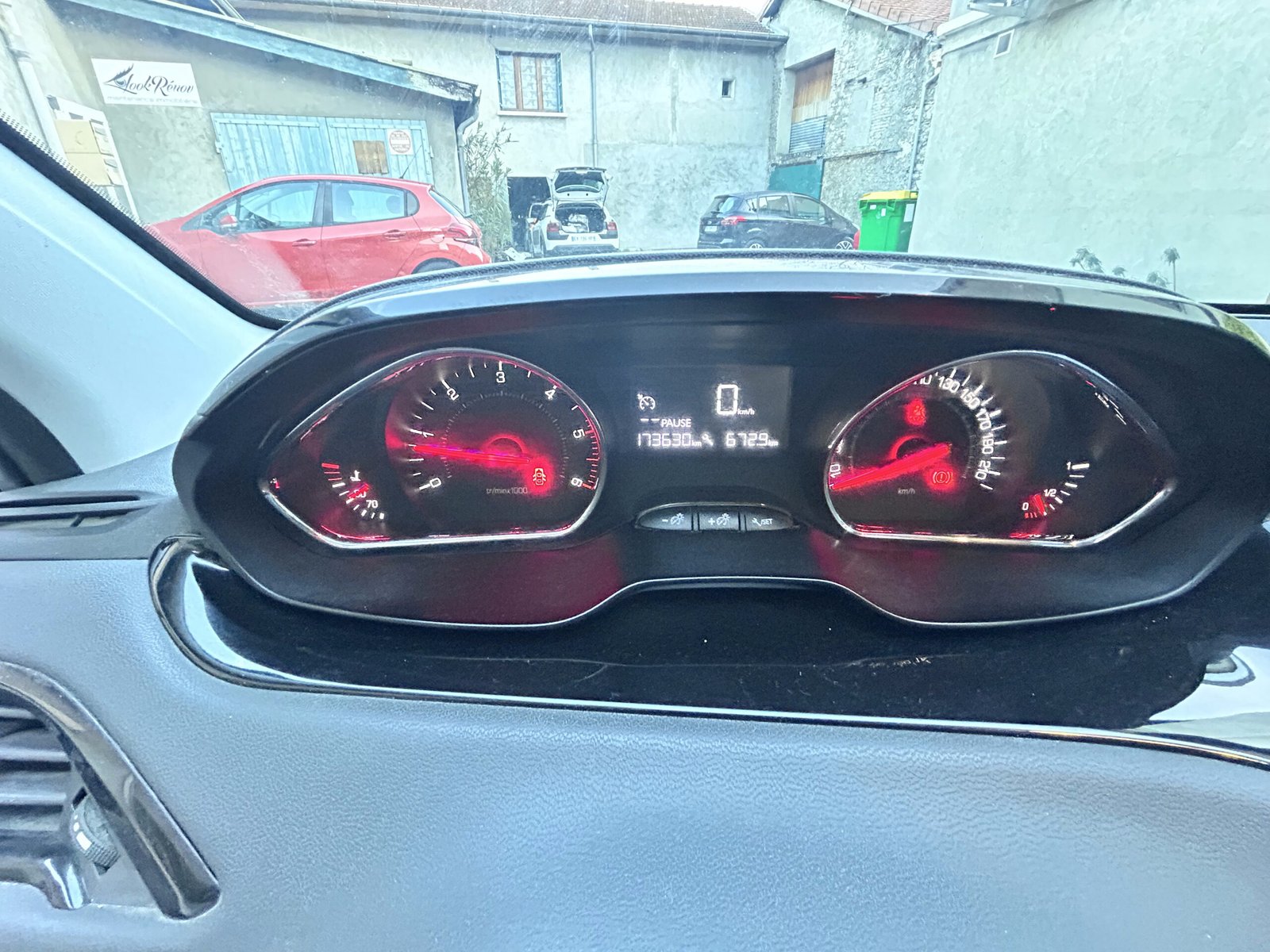 PEUGEOT 208 1.4 HDI 68 ch