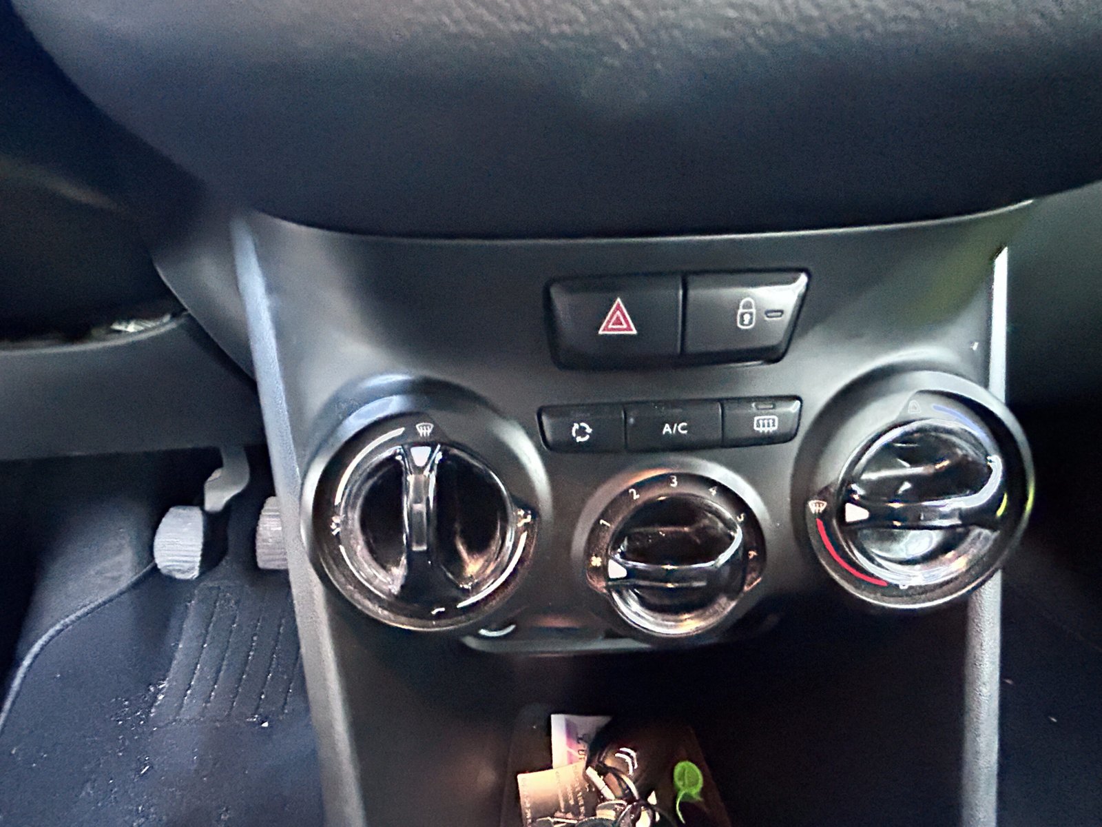 PEUGEOT 208 1.4 HDI 68 ch