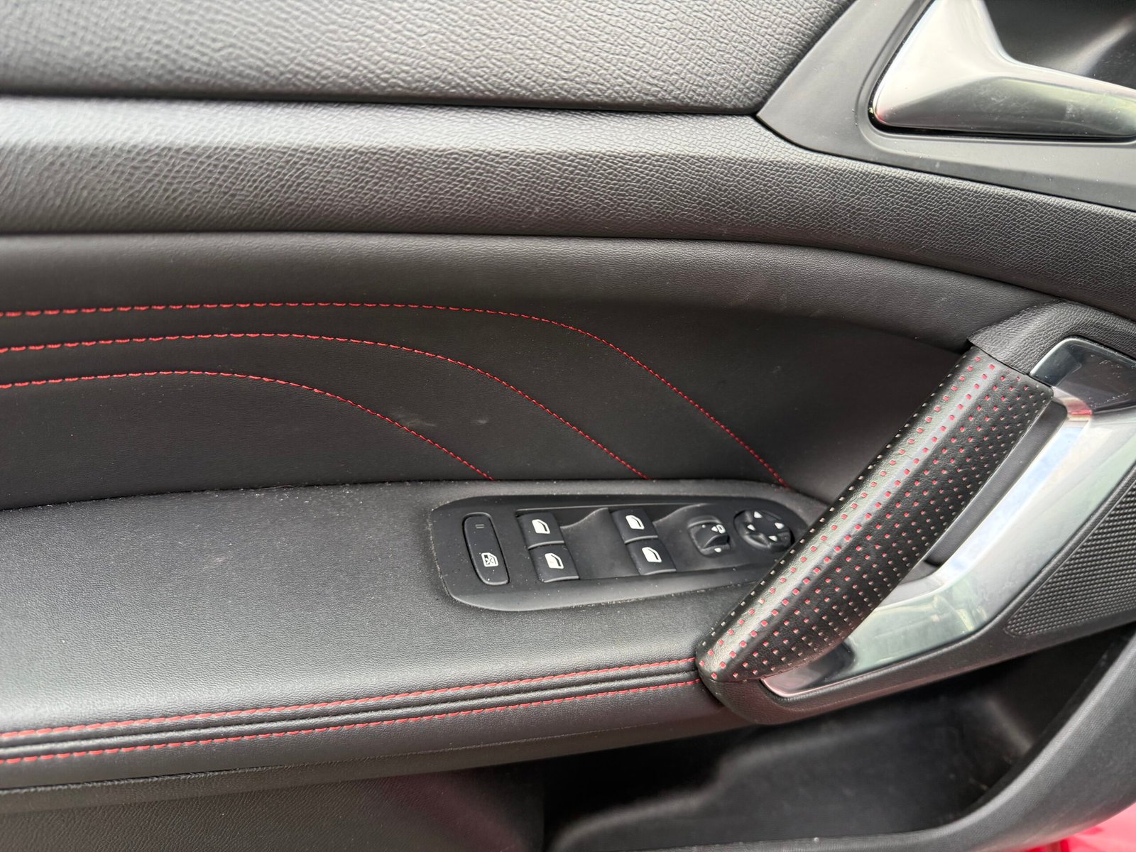 PEUGEOT 308 (II) phase 2 1.2 PureTech EAT8 130 ch finition « GT Line » (DISTRIBUTION NEUVE)