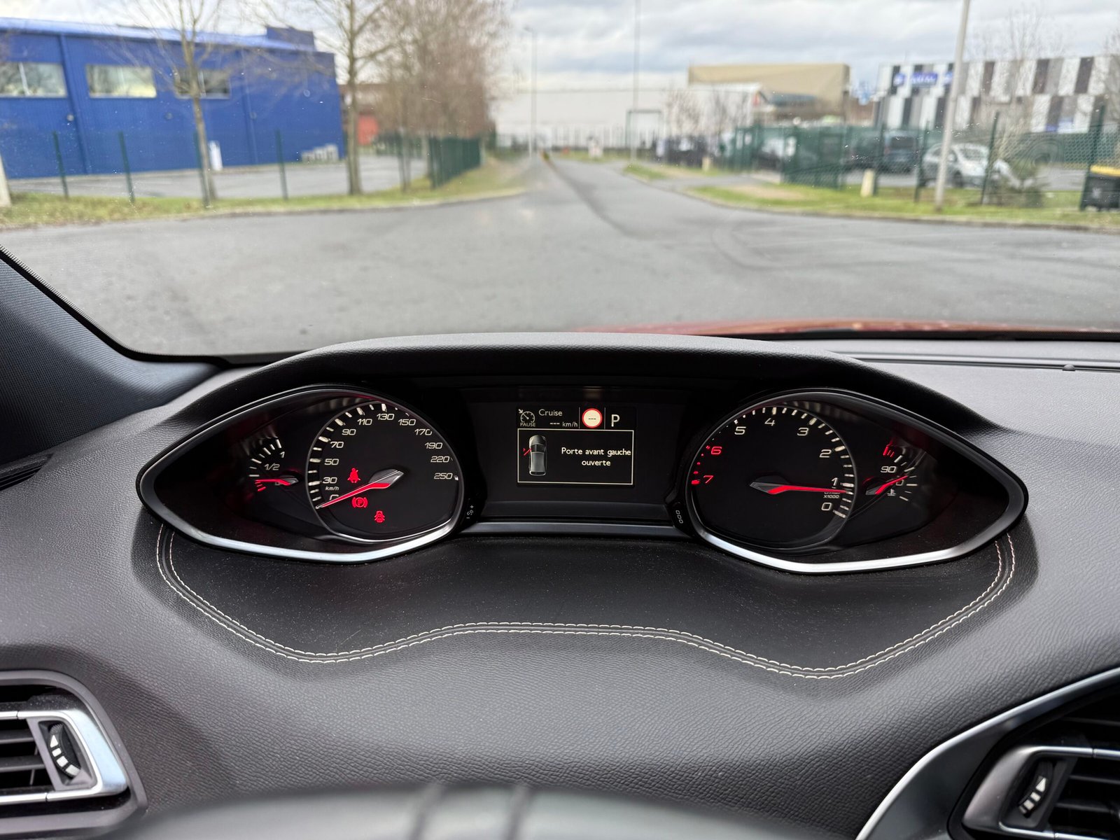 PEUGEOT 308 (II) phase 2 1.2 PureTech EAT8 130 ch finition « GT Line » (DISTRIBUTION NEUVE)