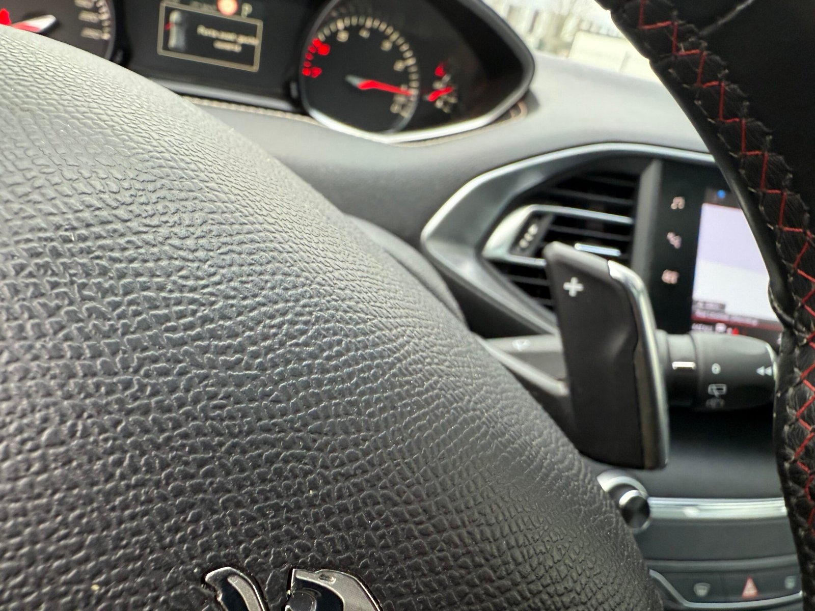 PEUGEOT 308 (II) phase 2 1.2 PureTech EAT8 130 ch finition « GT Line » (DISTRIBUTION NEUVE)