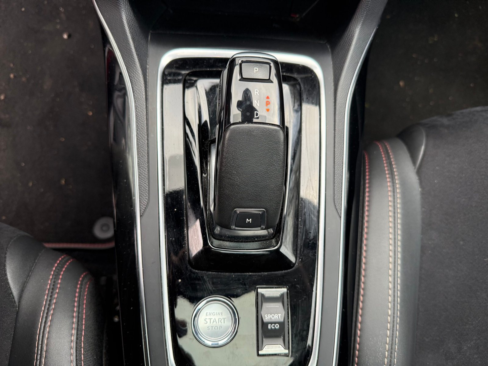 PEUGEOT 308 (II) phase 2 1.2 PureTech EAT8 130 ch finition « GT Line » (DISTRIBUTION NEUVE)