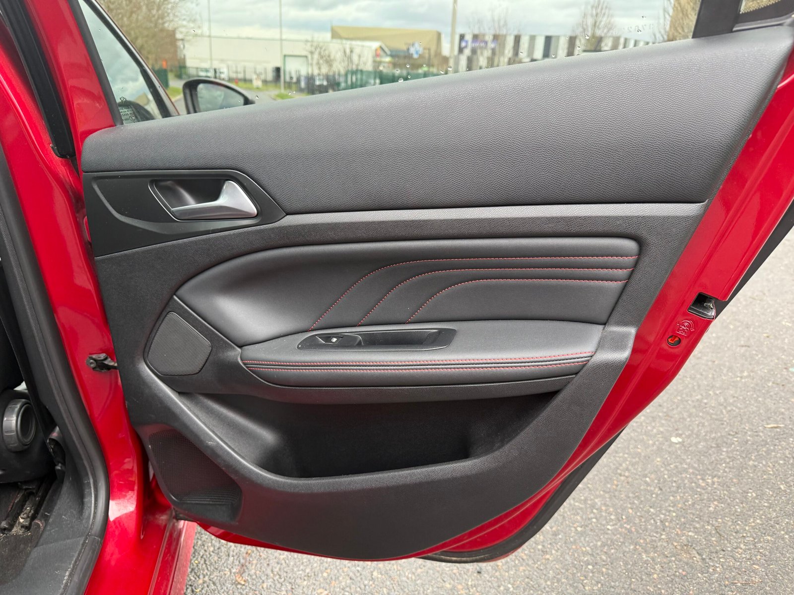 PEUGEOT 308 (II) phase 2 1.2 PureTech EAT8 130 ch finition « GT Line » (DISTRIBUTION NEUVE)