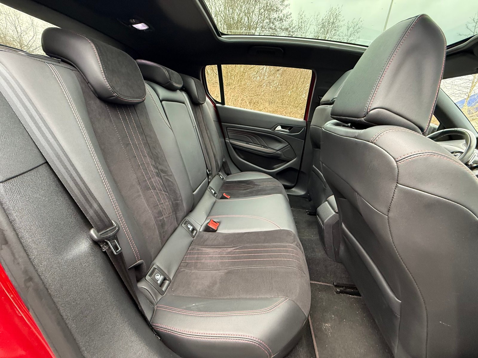 PEUGEOT 308 (II) phase 2 1.2 PureTech EAT8 130 ch finition « GT Line » (DISTRIBUTION NEUVE)