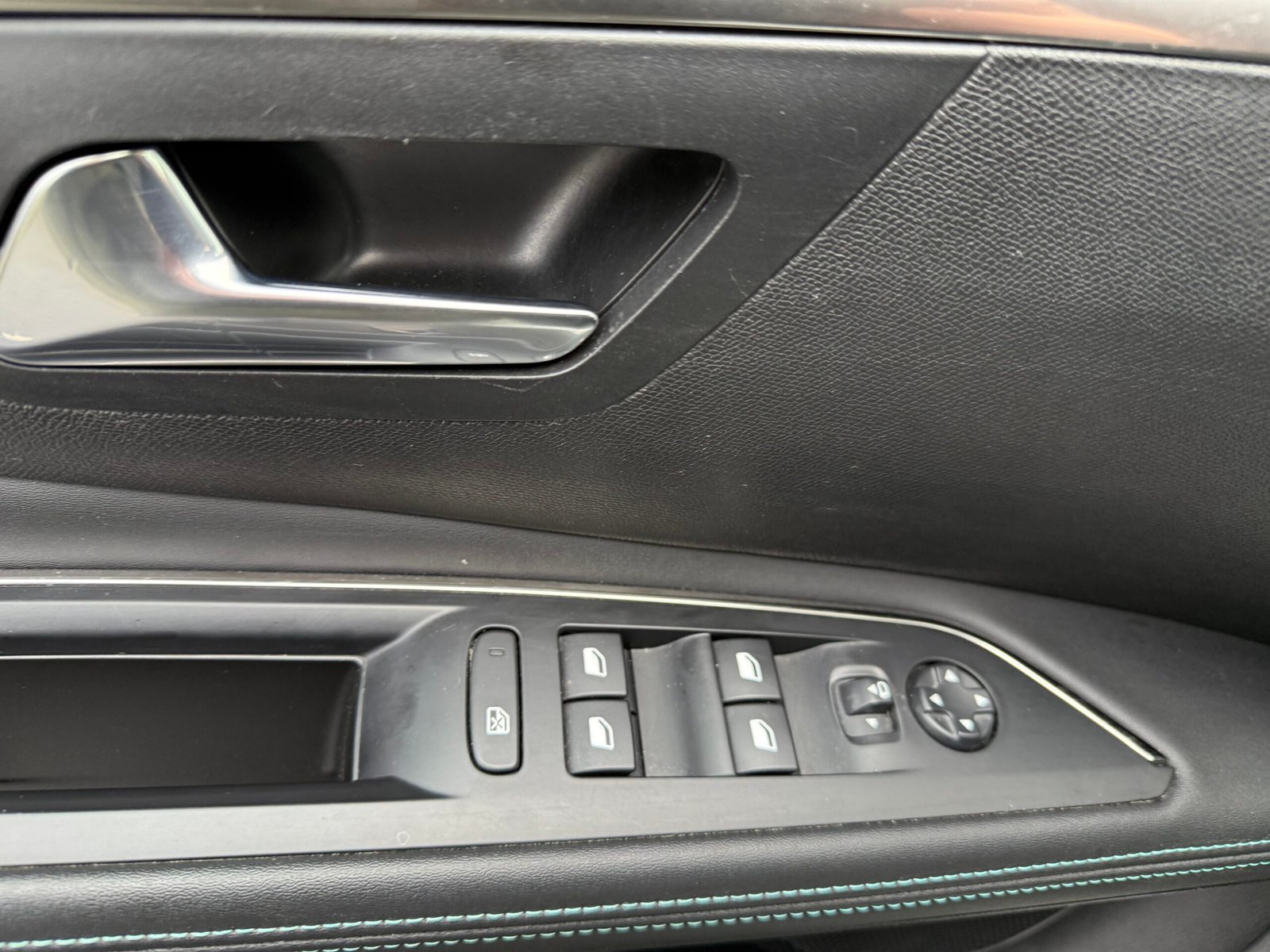 Peugeot 5008 II Phase 2 1.5 BlueHDI EAT8 S&S 130 ch finition « Allure pack »