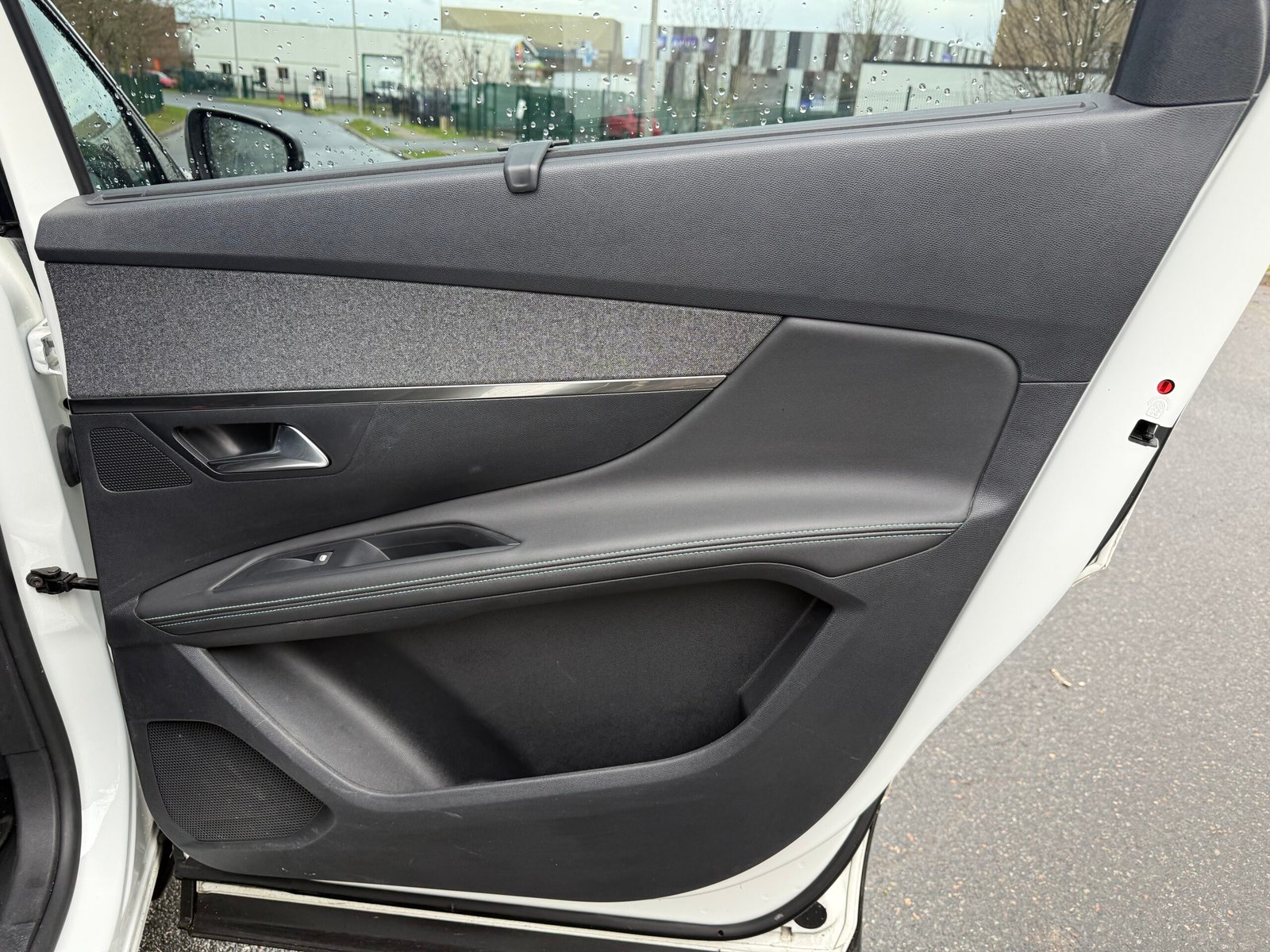 Peugeot 5008 II Phase 2 1.5 BlueHDI EAT8 S&S 130 ch finition « Allure pack »