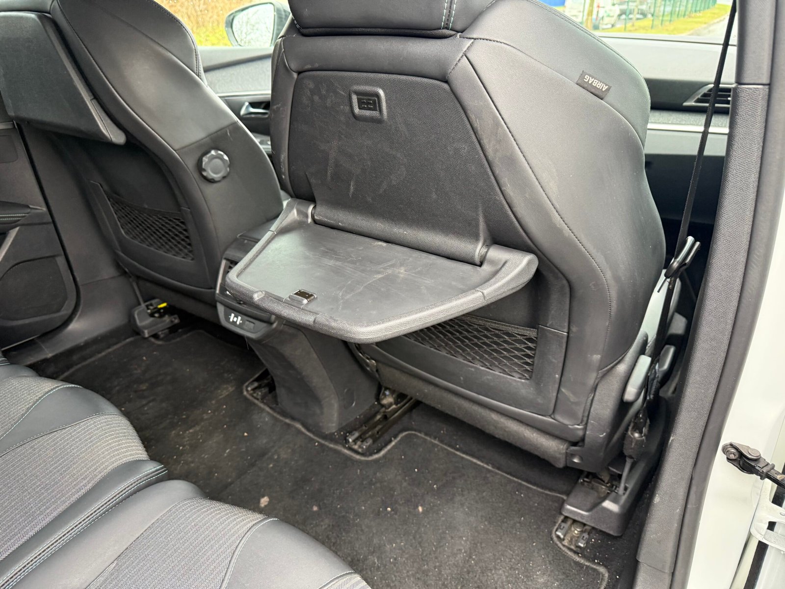 Peugeot 5008 II Phase 2 1.5 BlueHDI EAT8 S&S 130 ch finition « Allure pack »