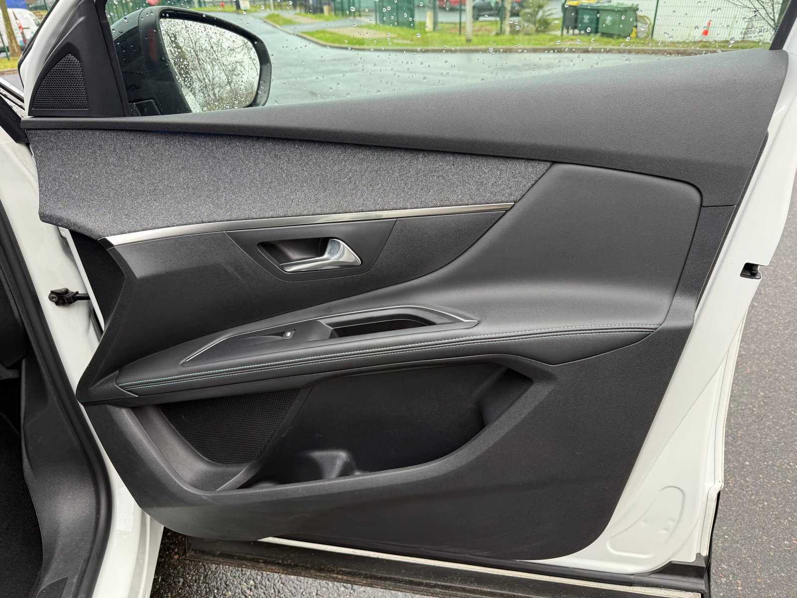 Peugeot 5008 II Phase 2 1.5 BlueHDI EAT8 S&S 130 ch finition « Allure pack »