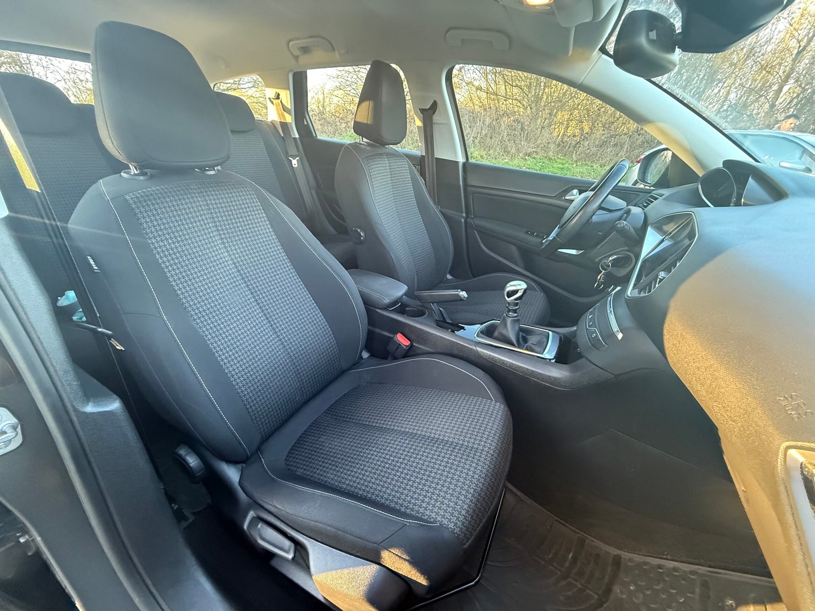 PEUGEOT 308 SW (II) phase 2 1.5 BlueHDI S&S 130 ch finition « Active Business »