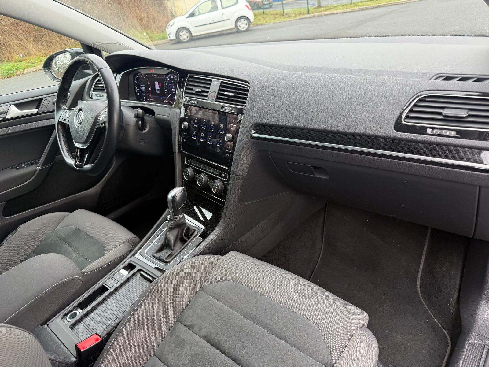 Volkswagen Golf (VII)  Phase 2 1.5 TSI Blue Motion DSG7 150 cv finition « Carat » 1ère main