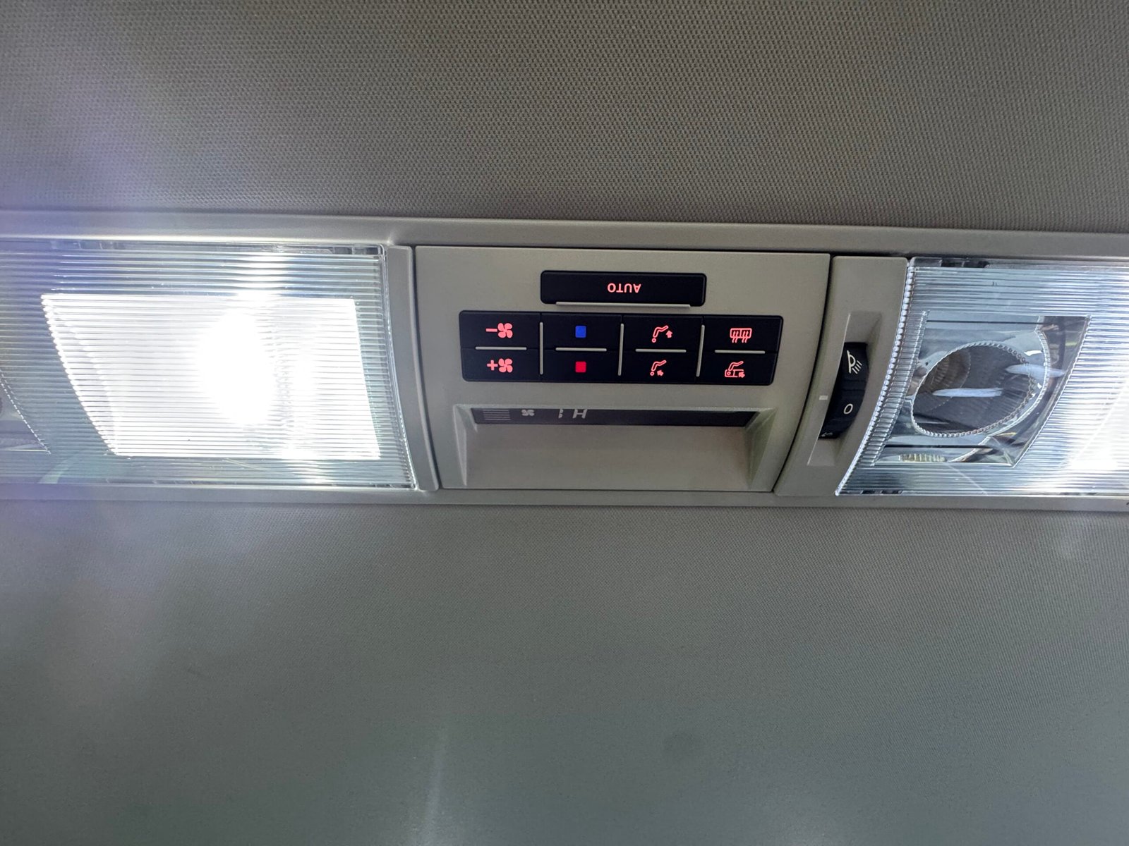 Volkswagen Transporter Phase 2 « HighLine » Multivan 2.0 BiTDI DPF 180CH