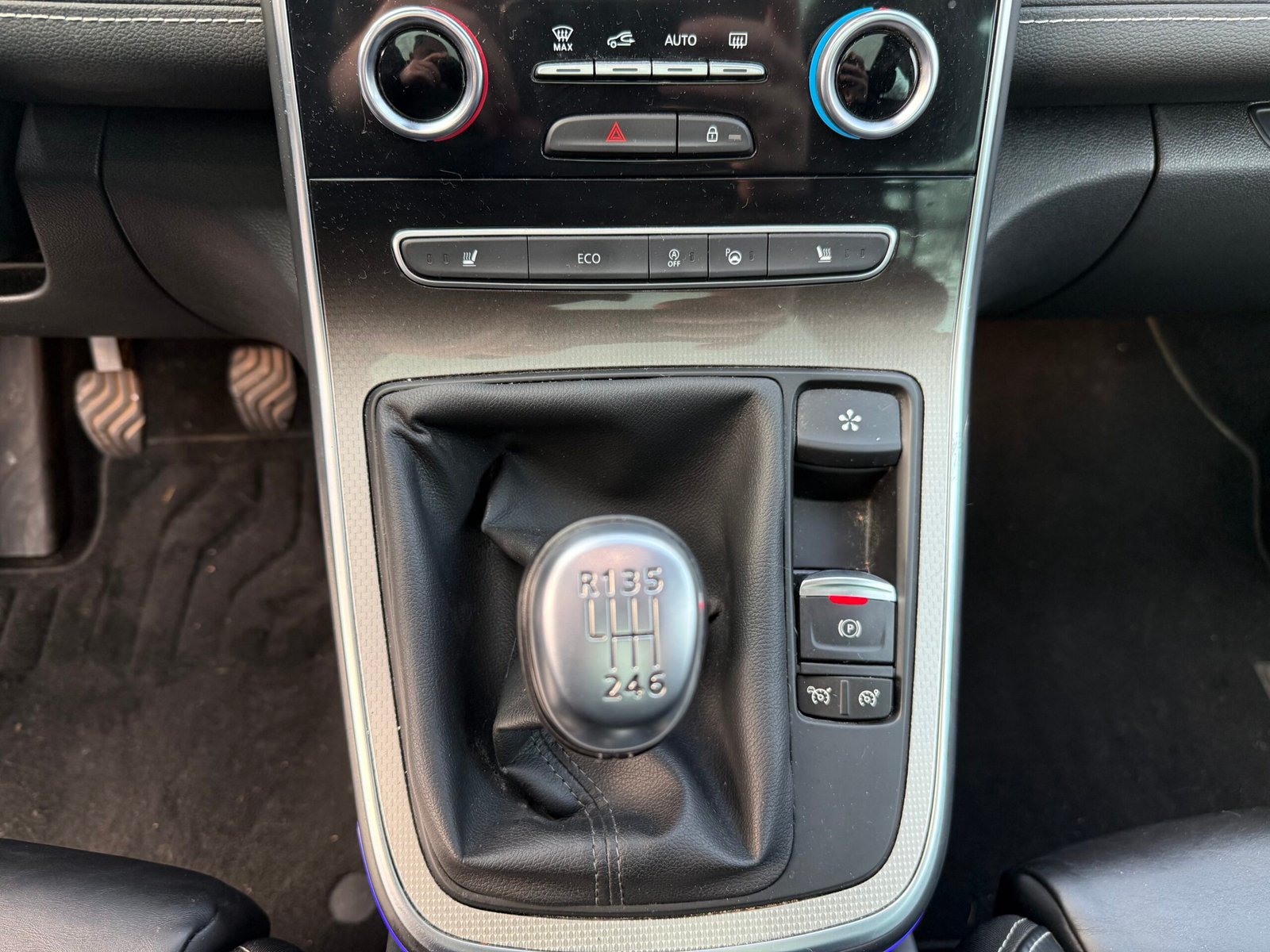 RENAULT Scénic Initial Paris Grand Scénic IV 1.7 dCi 16V 150 cv