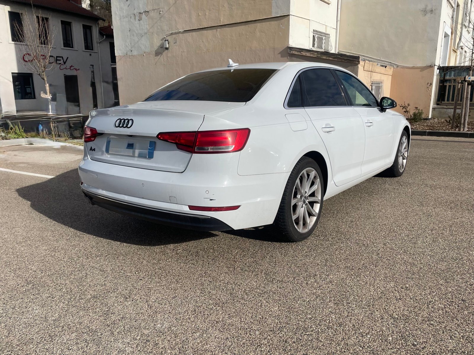 Audi A4 2l TDI design luxe boîte automatique