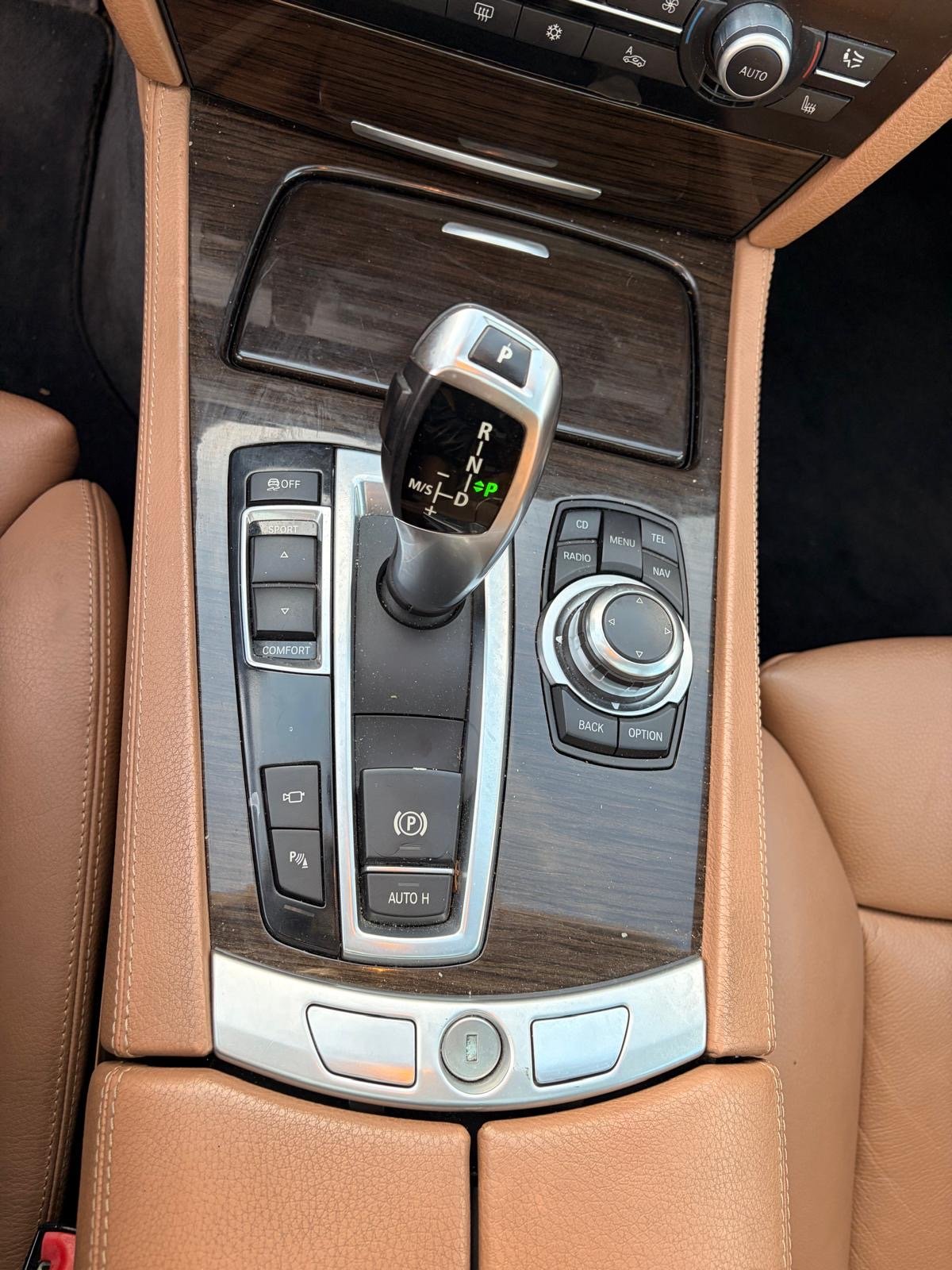 BMW Série 7 (F01) Berline 750i 4.4 i V8 32V Steptronic-6 407 cv Boîte auto