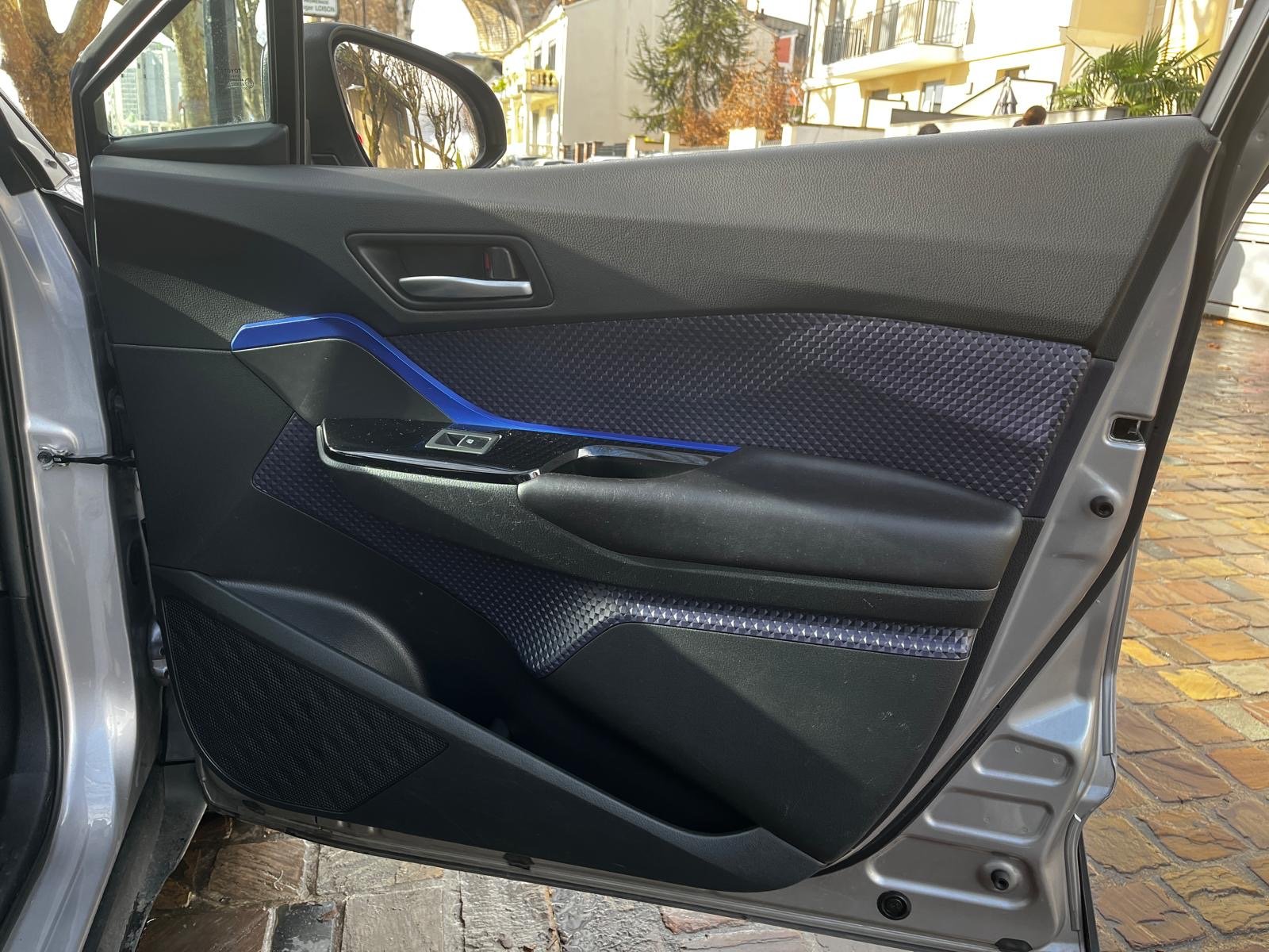 TOYOTA C-HR 1.8 VVT-i Hybrid 122ch “Graphic Pack Premium”