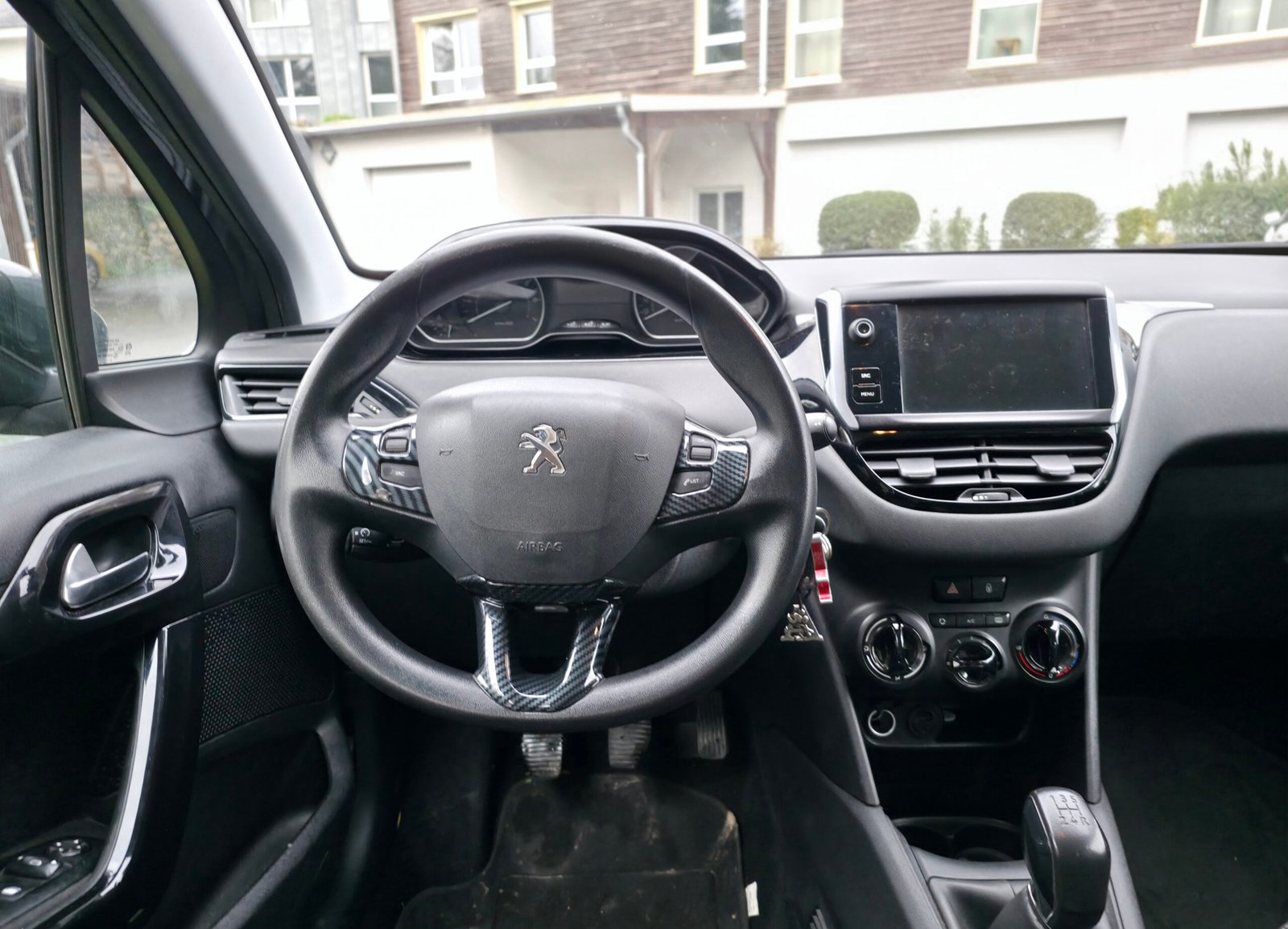 PEUGEOT 208 – 1.2 PureTech 82ch