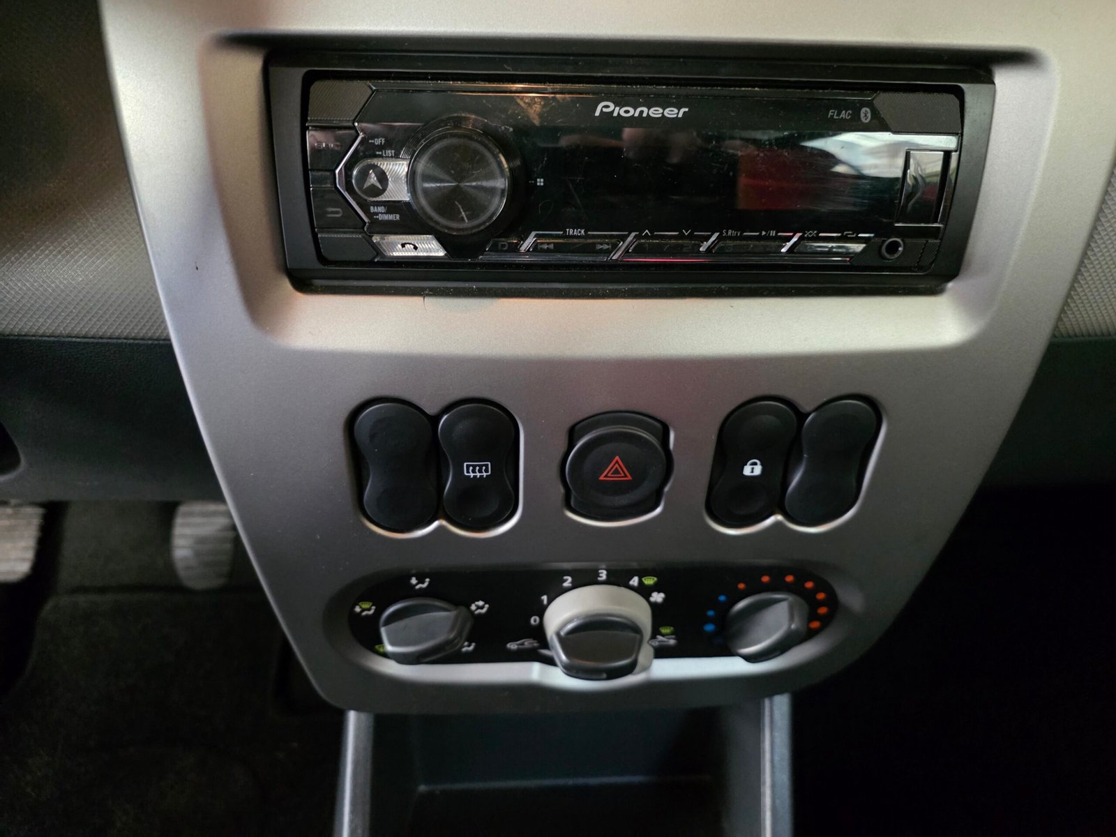 DACIA SANDERO – 1.4 MPI 75ch Essence + GPL