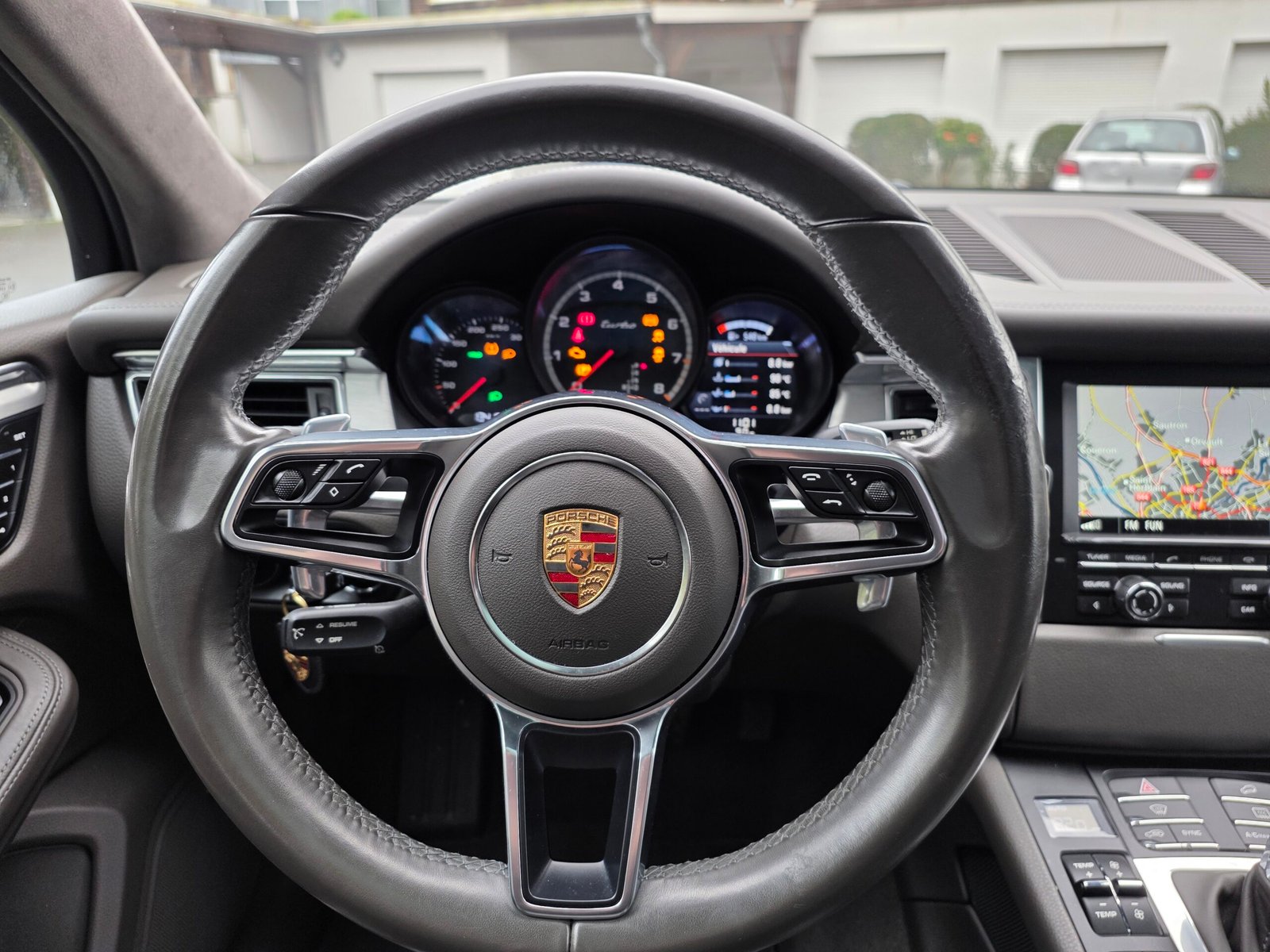 PORSCHE MACAN TURBO – V6 3.6 Biturbo 400ch