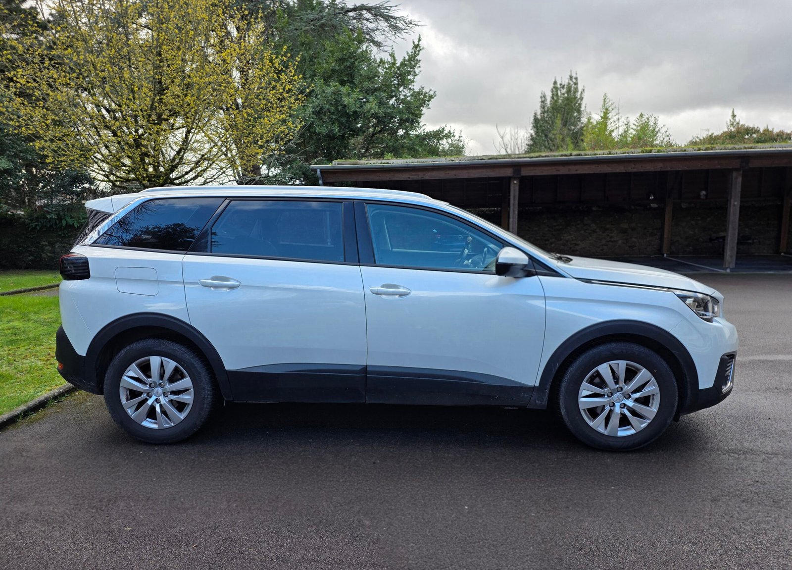 PEUGEOT 5008 – 1.6 BlueHDi 120ch Active