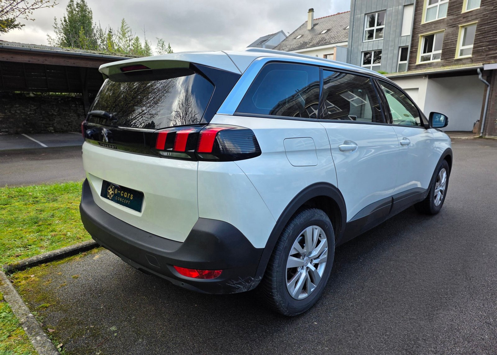PEUGEOT 5008 – 1.6 BlueHDi 120ch Active