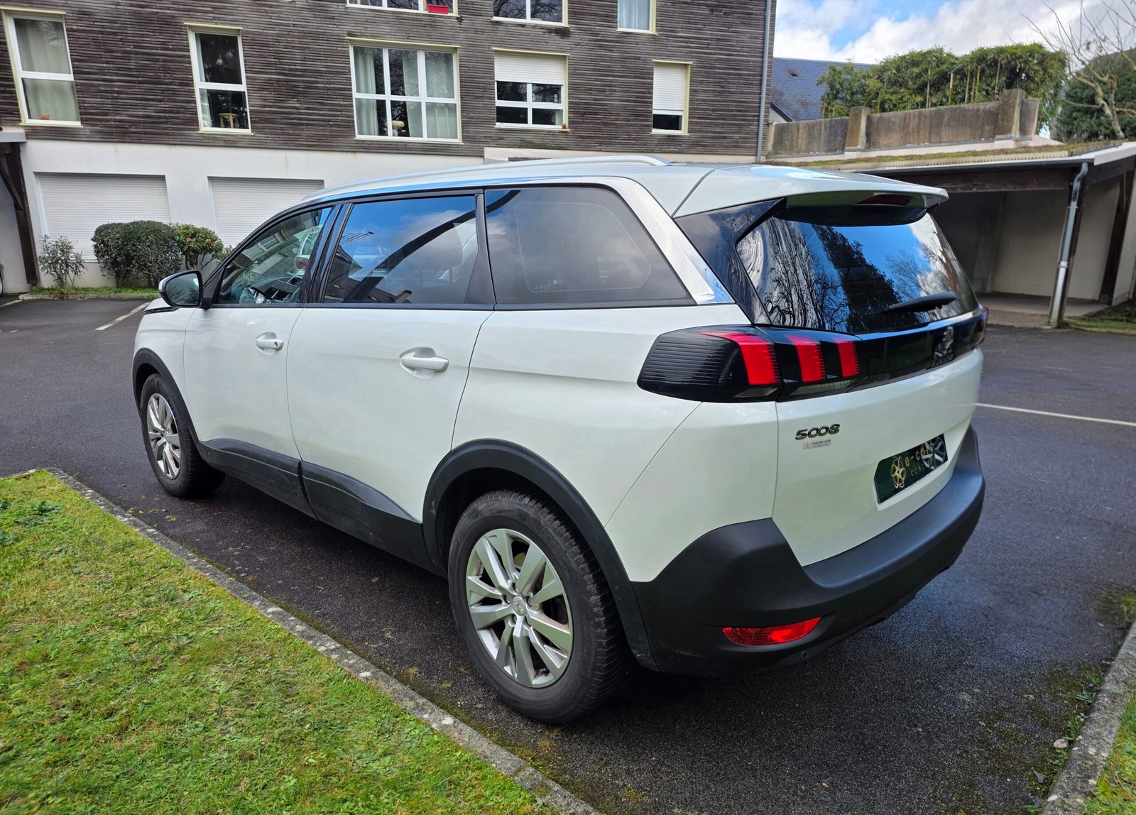 PEUGEOT 5008 – 1.6 BlueHDi 120ch Active