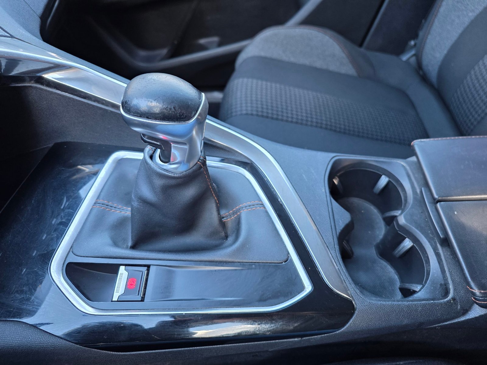 PEUGEOT 5008 – 1.6 BlueHDi 120ch Active