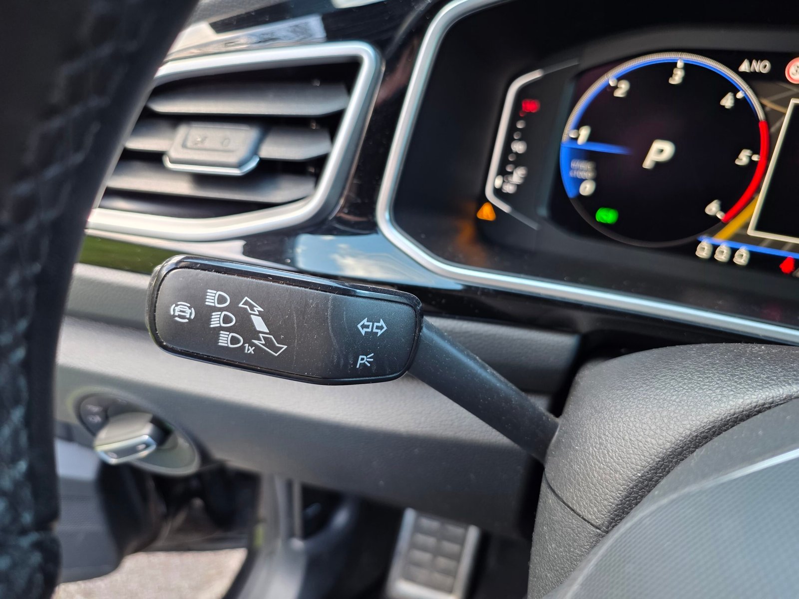 VOLKSWAGEN T-ROC 2.0 150ch TDI R-LINE Phase 2