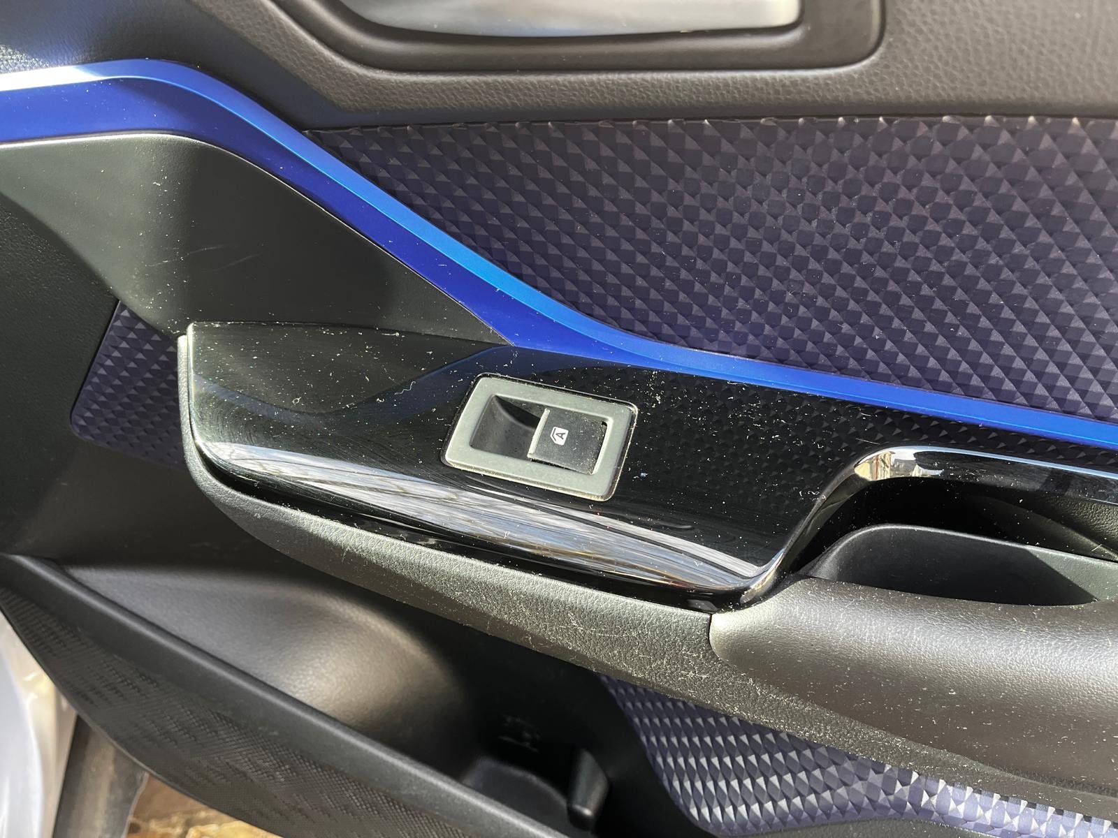 TOYOTA C-HR 1.8 VVT-i Hybrid 122ch “Graphic Pack Premium”