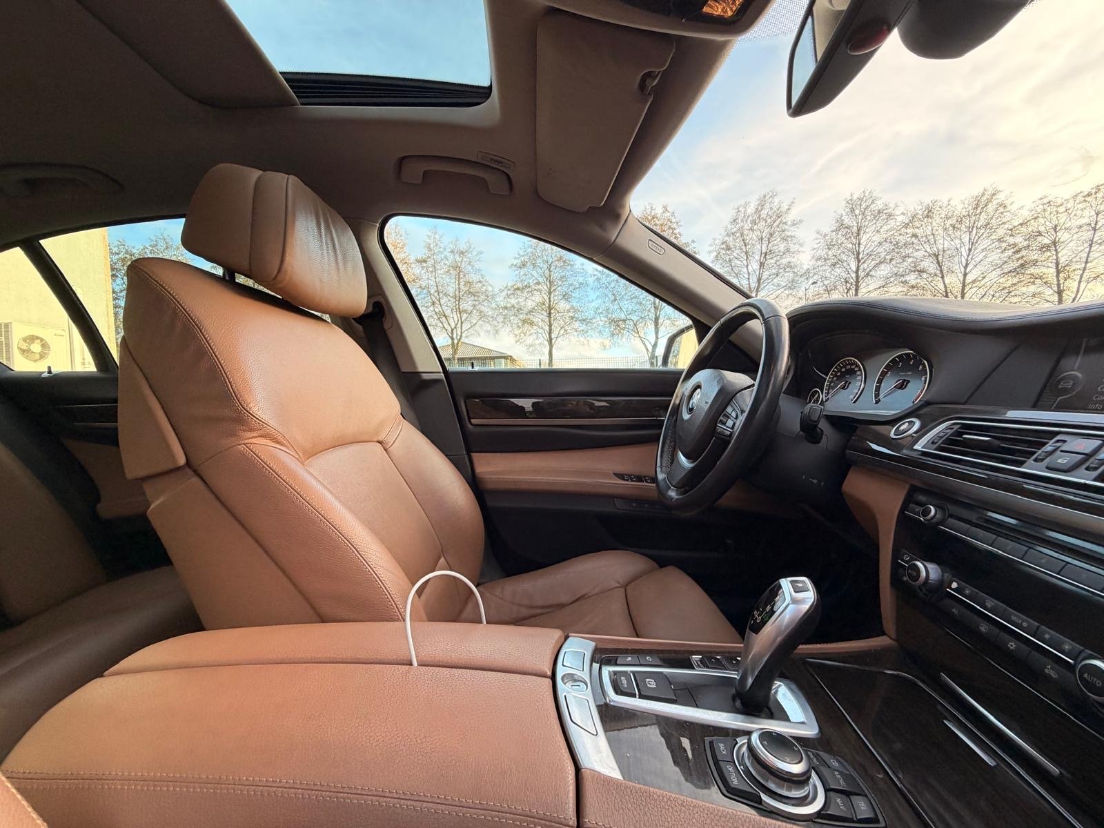 BMW Série 7 (F01) Berline 750i 4.4 i V8 32V Steptronic-6 407 cv Boîte auto