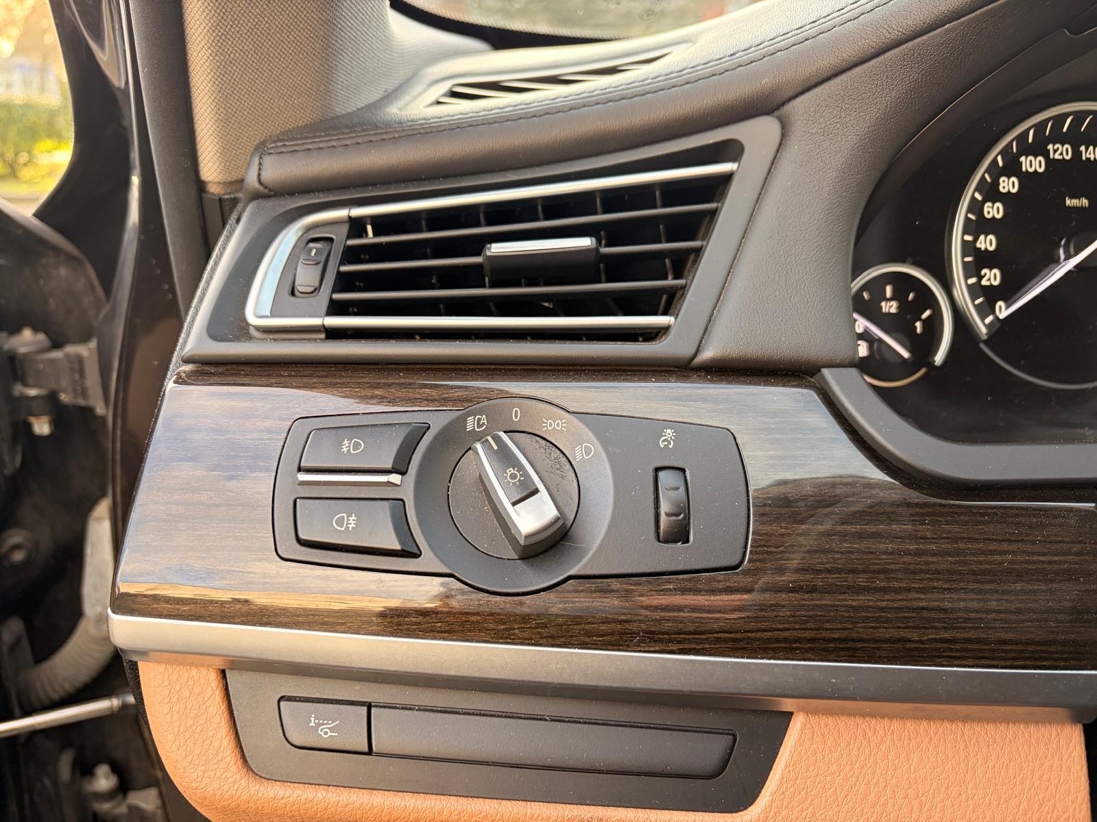 BMW Série 7 (F01) Berline 750i 4.4 i V8 32V Steptronic-6 407 cv Boîte auto