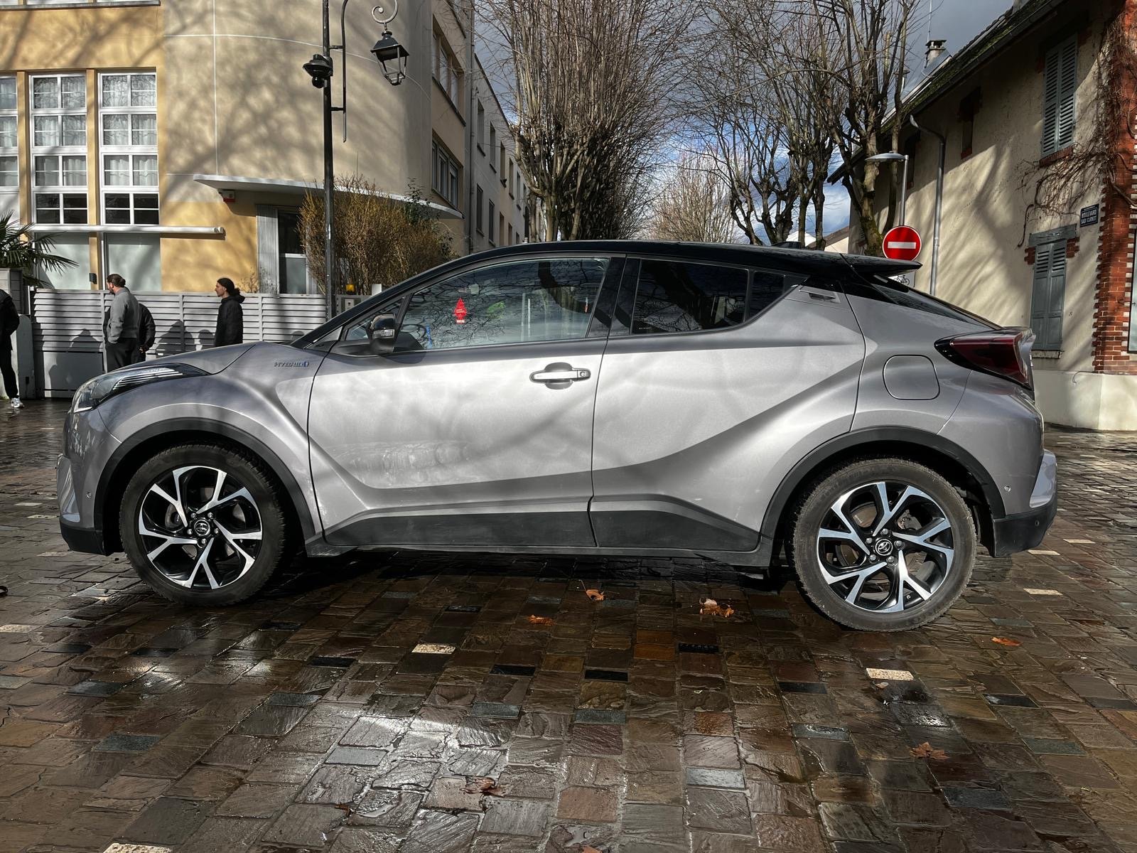 TOYOTA C-HR 1.8 VVT-i Hybrid 122ch “Graphic Pack Premium”