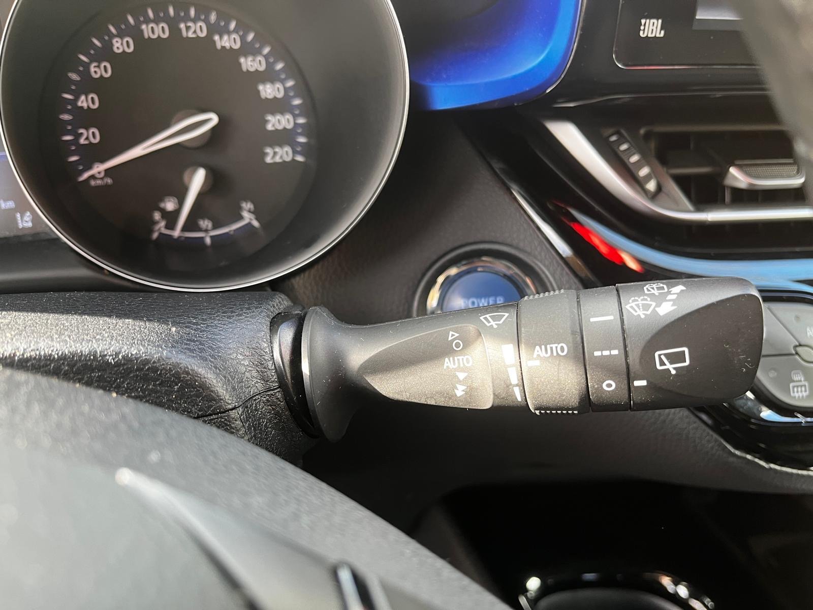 TOYOTA C-HR 1.8 VVT-i Hybrid 122ch “Graphic Pack Premium”