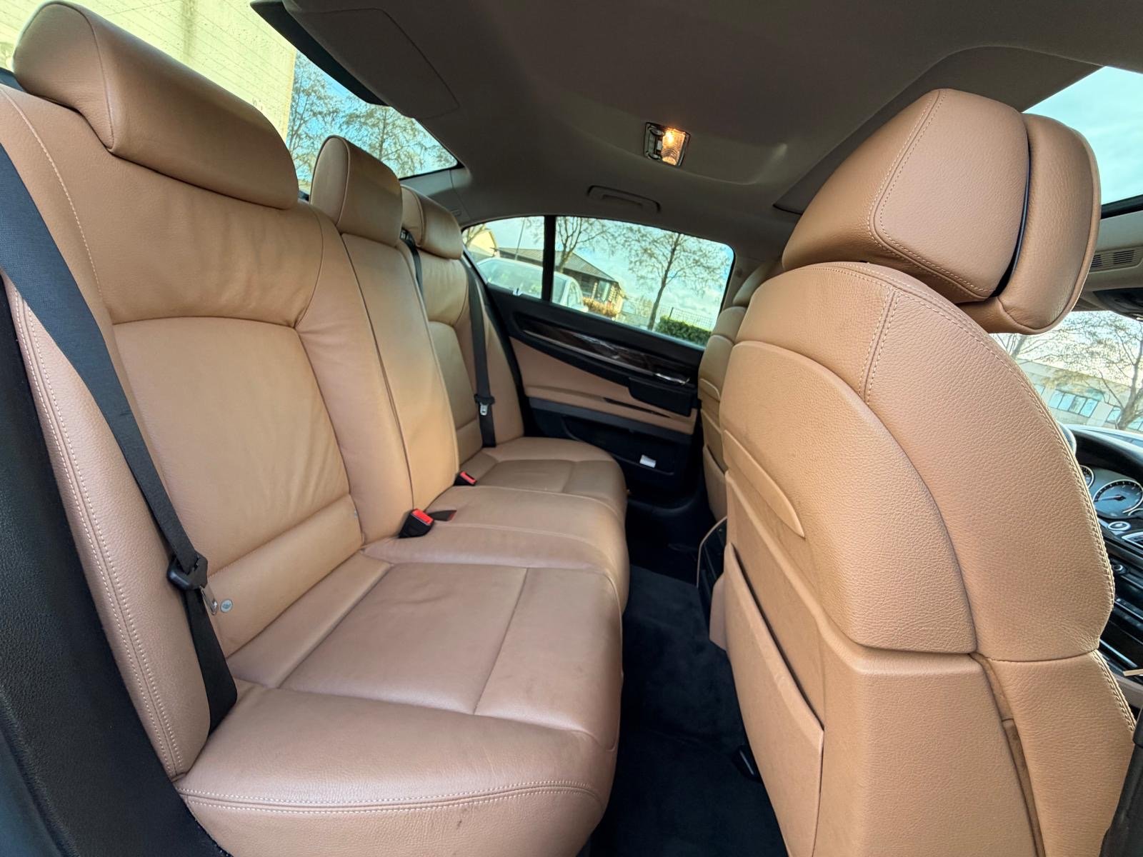 BMW Série 7 (F01) Berline 750i 4.4 i V8 32V Steptronic-6 407 cv Boîte auto