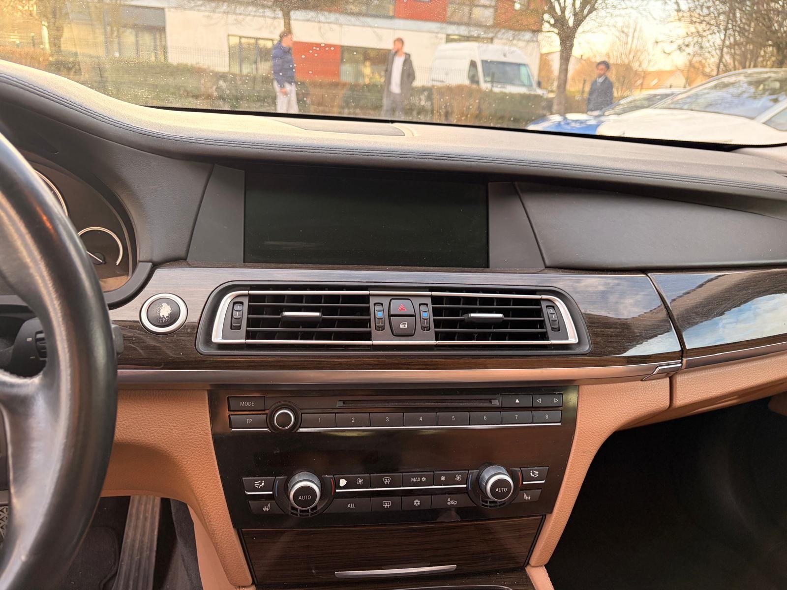 BMW Série 7 (F01) Berline 750i 4.4 i V8 32V Steptronic-6 407 cv Boîte auto