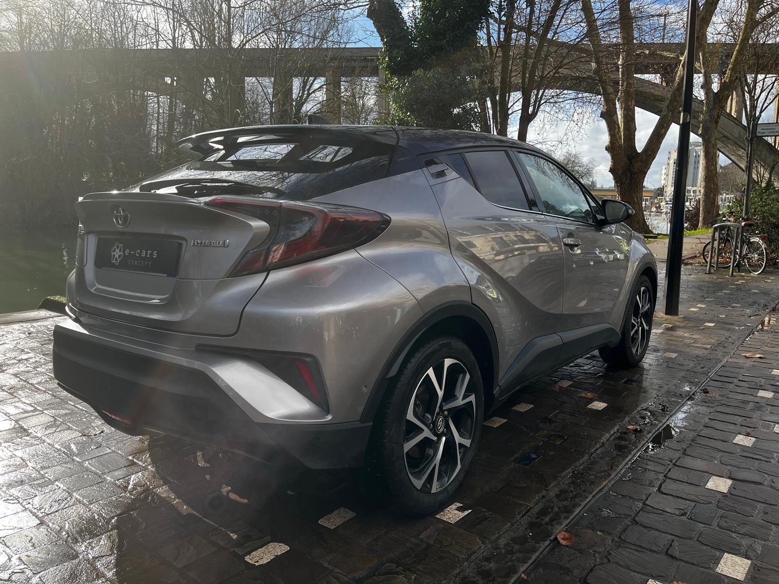 TOYOTA C-HR 1.8 VVT-i Hybrid 122ch “Graphic Pack Premium”