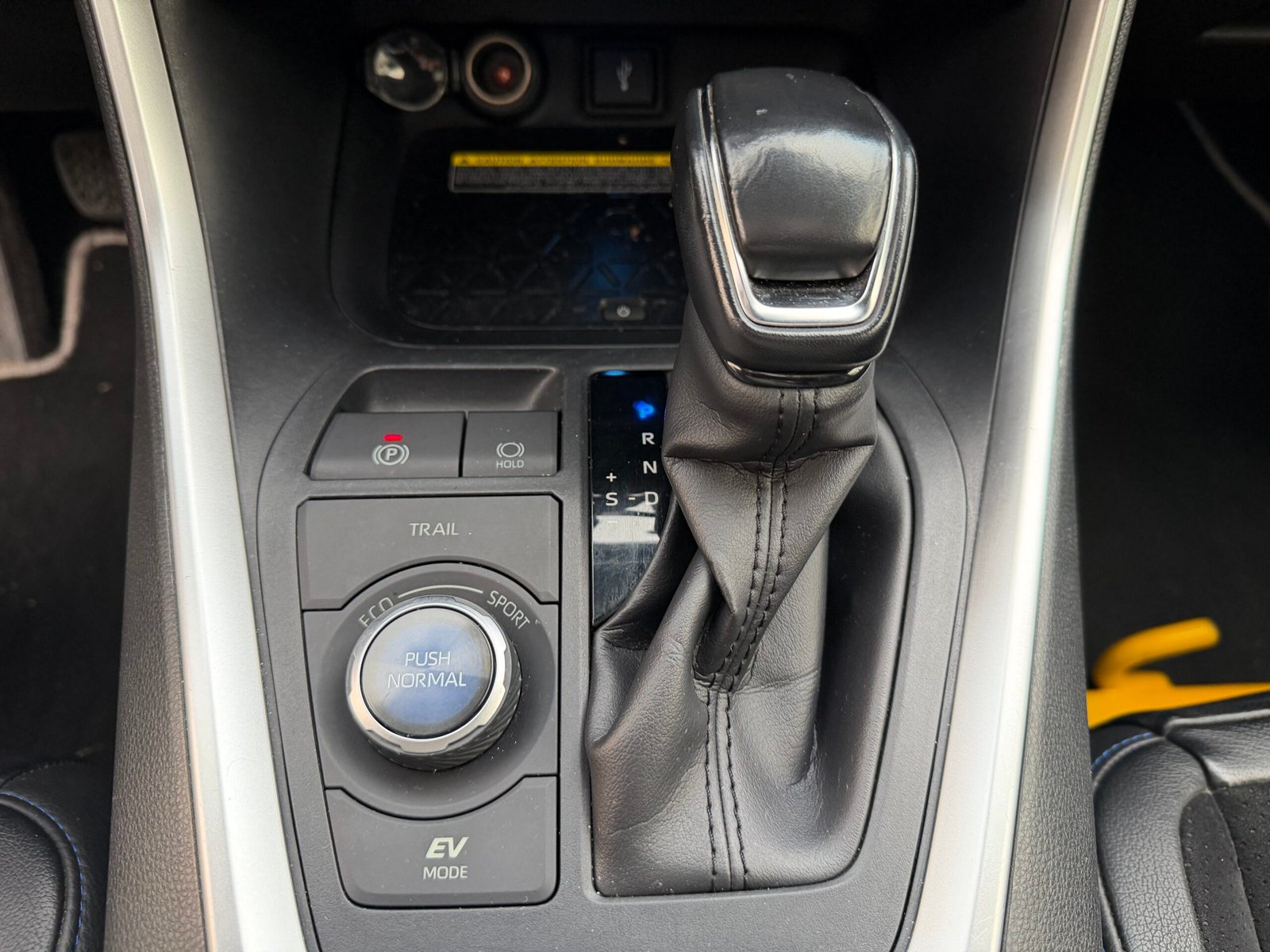 TOYOTA Rav4 4×4 hybride 222ch