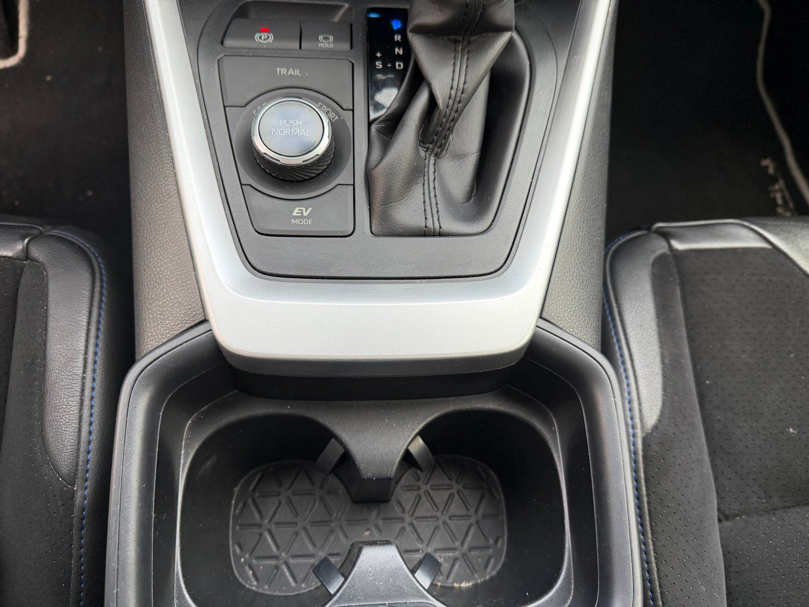 TOYOTA Rav4 4×4 hybride 222ch